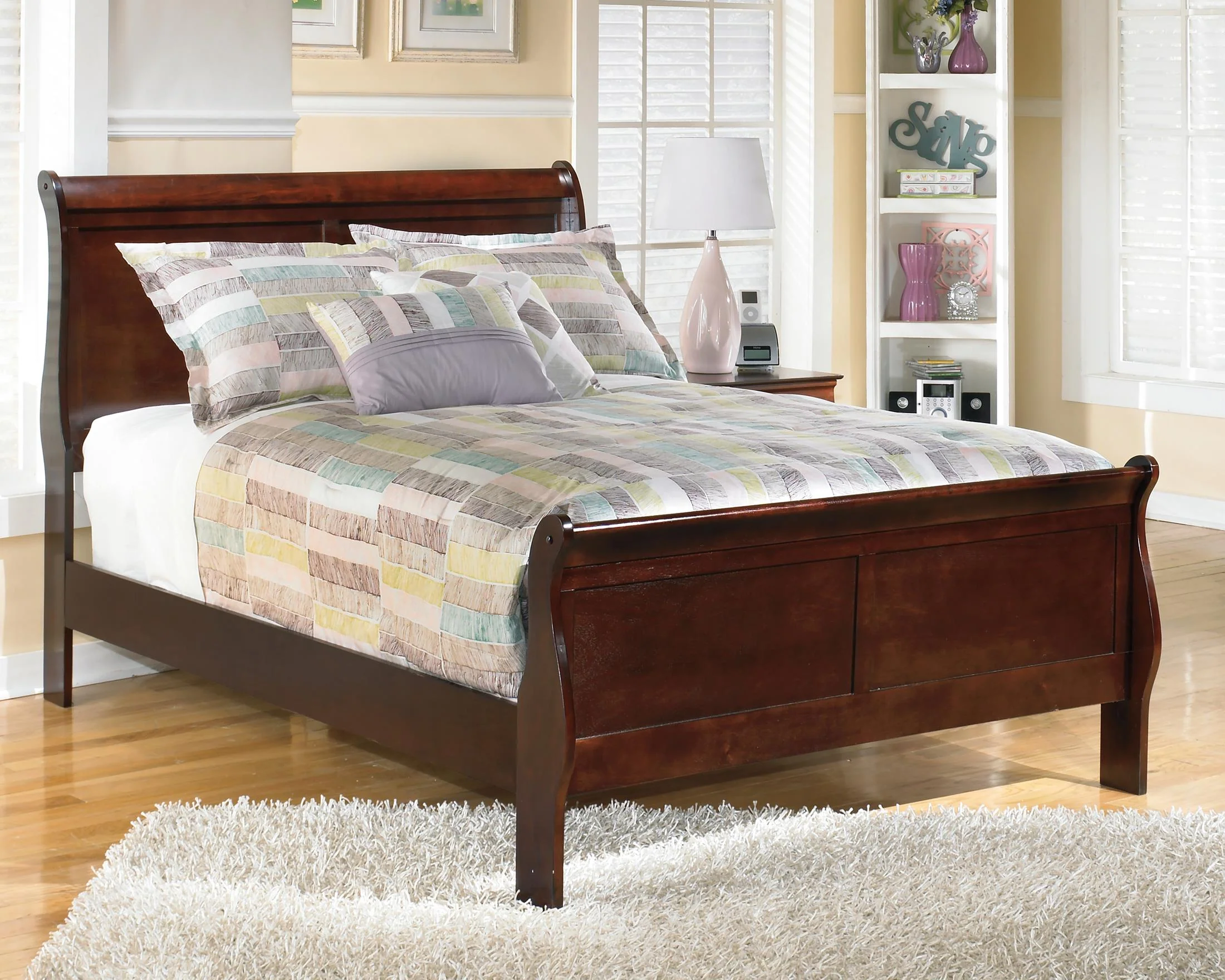 Ashley Alisdair Sleigh Bed - Image 15