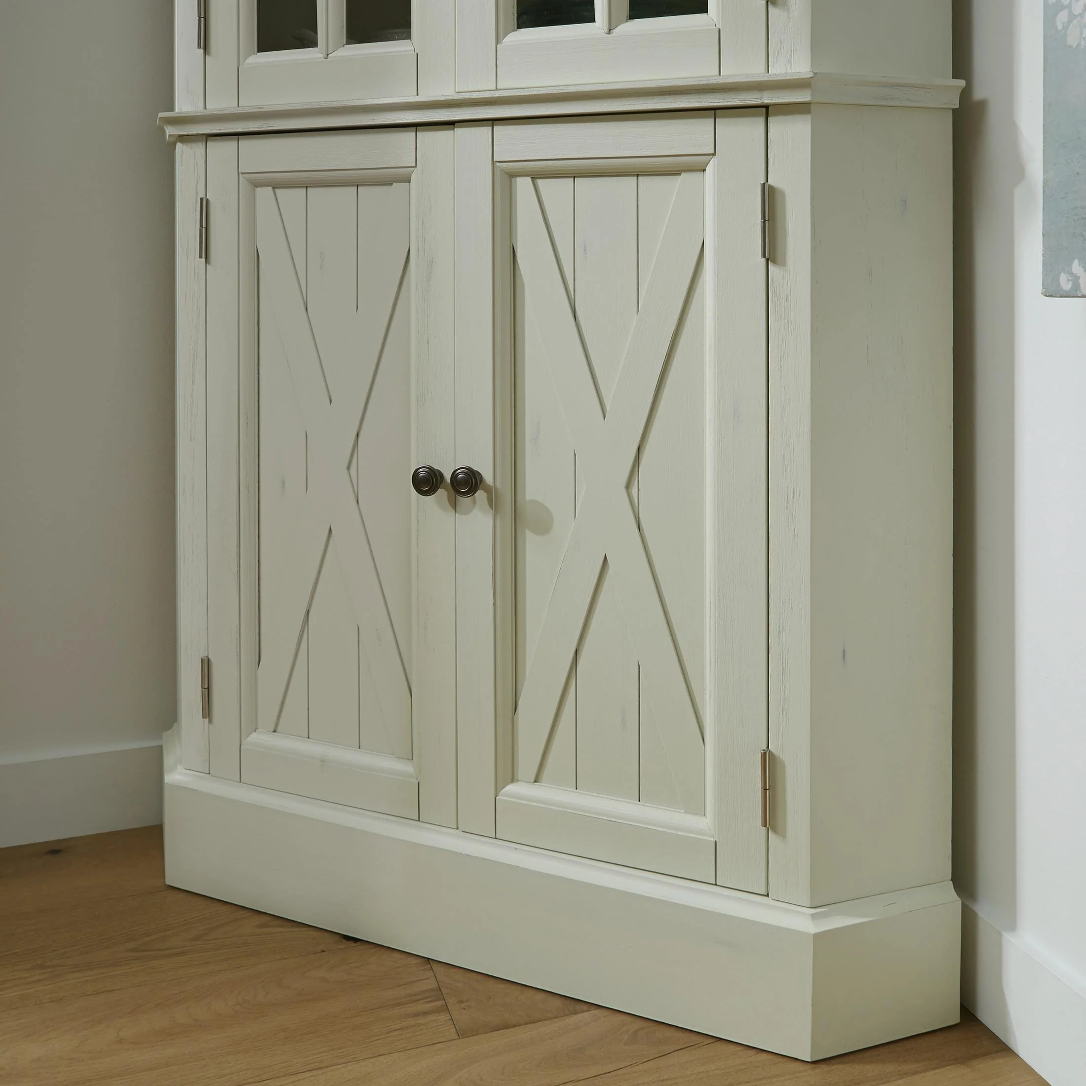 Bay Lodge Corner China Cabinet - Image 6
