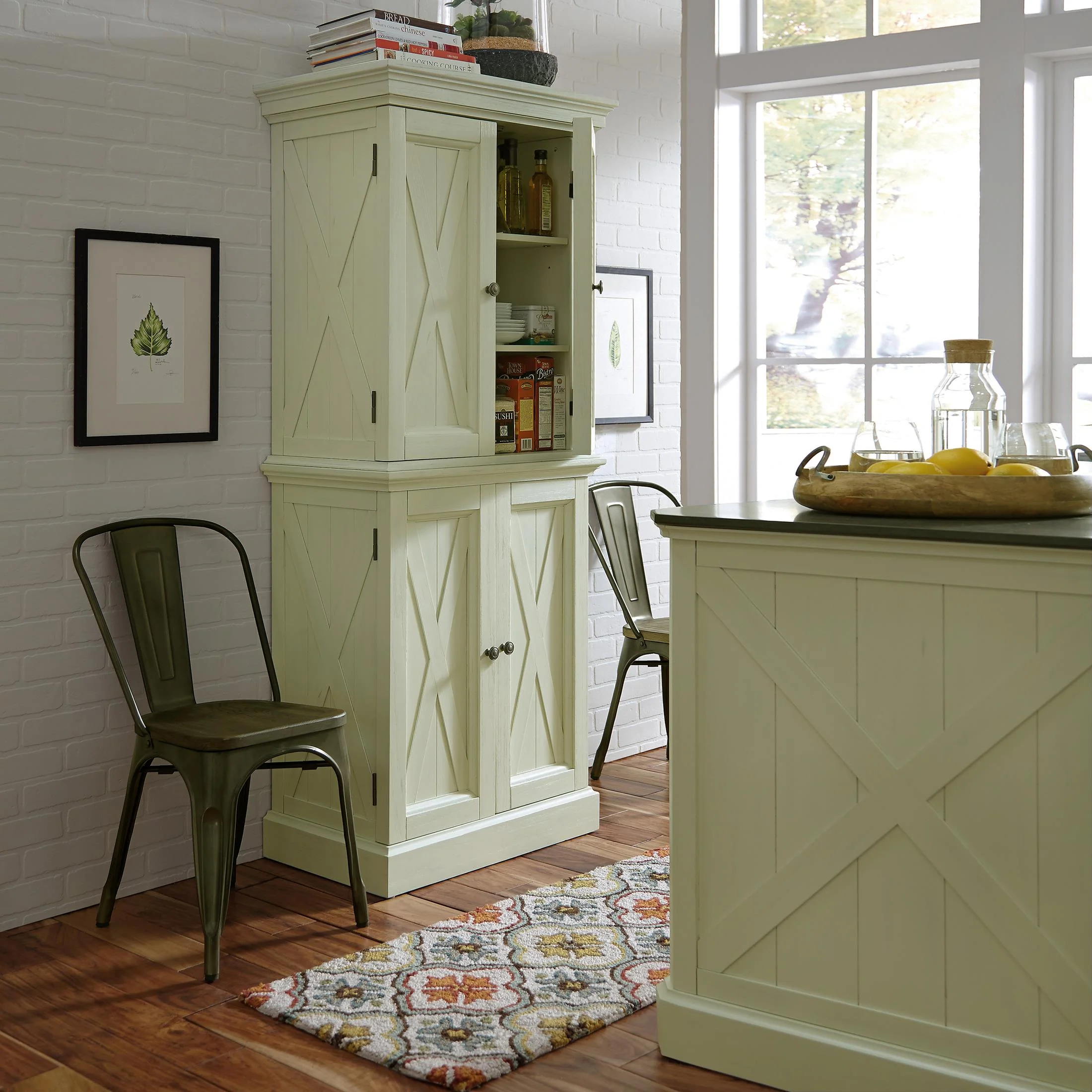 Bay Lodge Pantry - Image 3