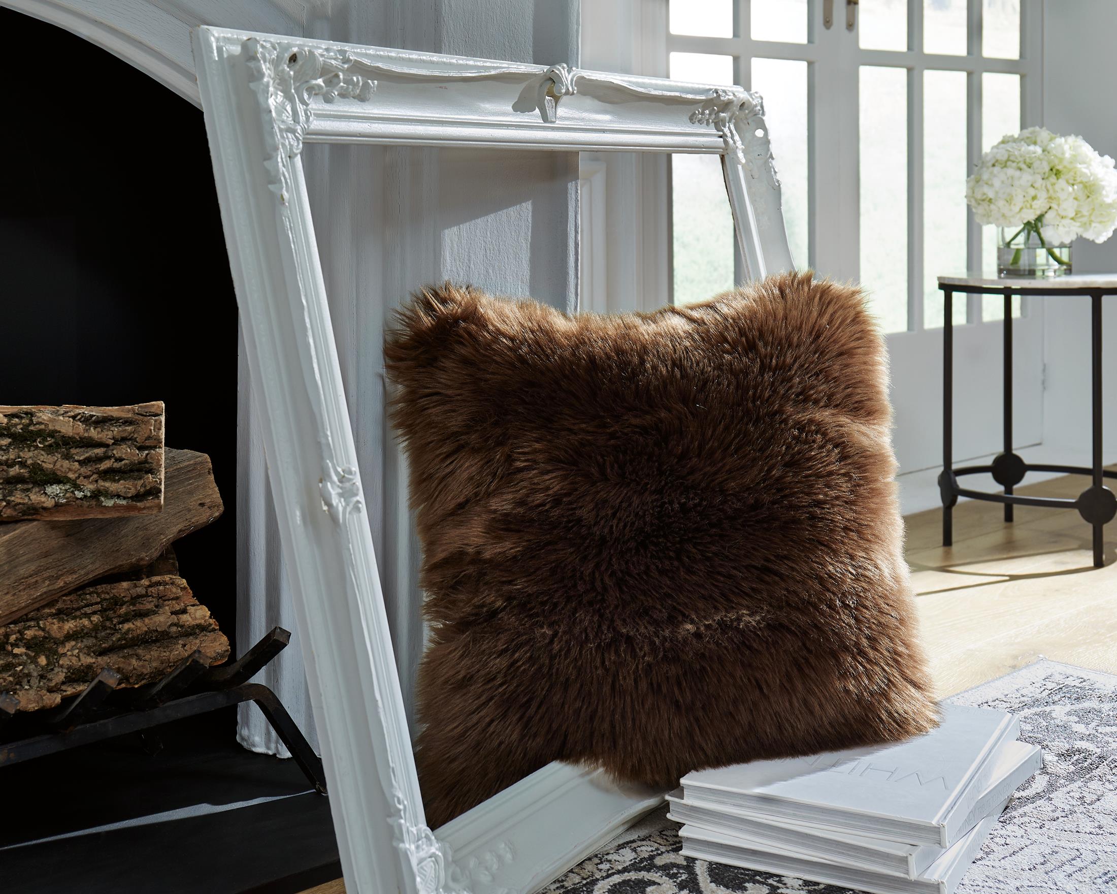 Bellethrone Pillow - Image 5