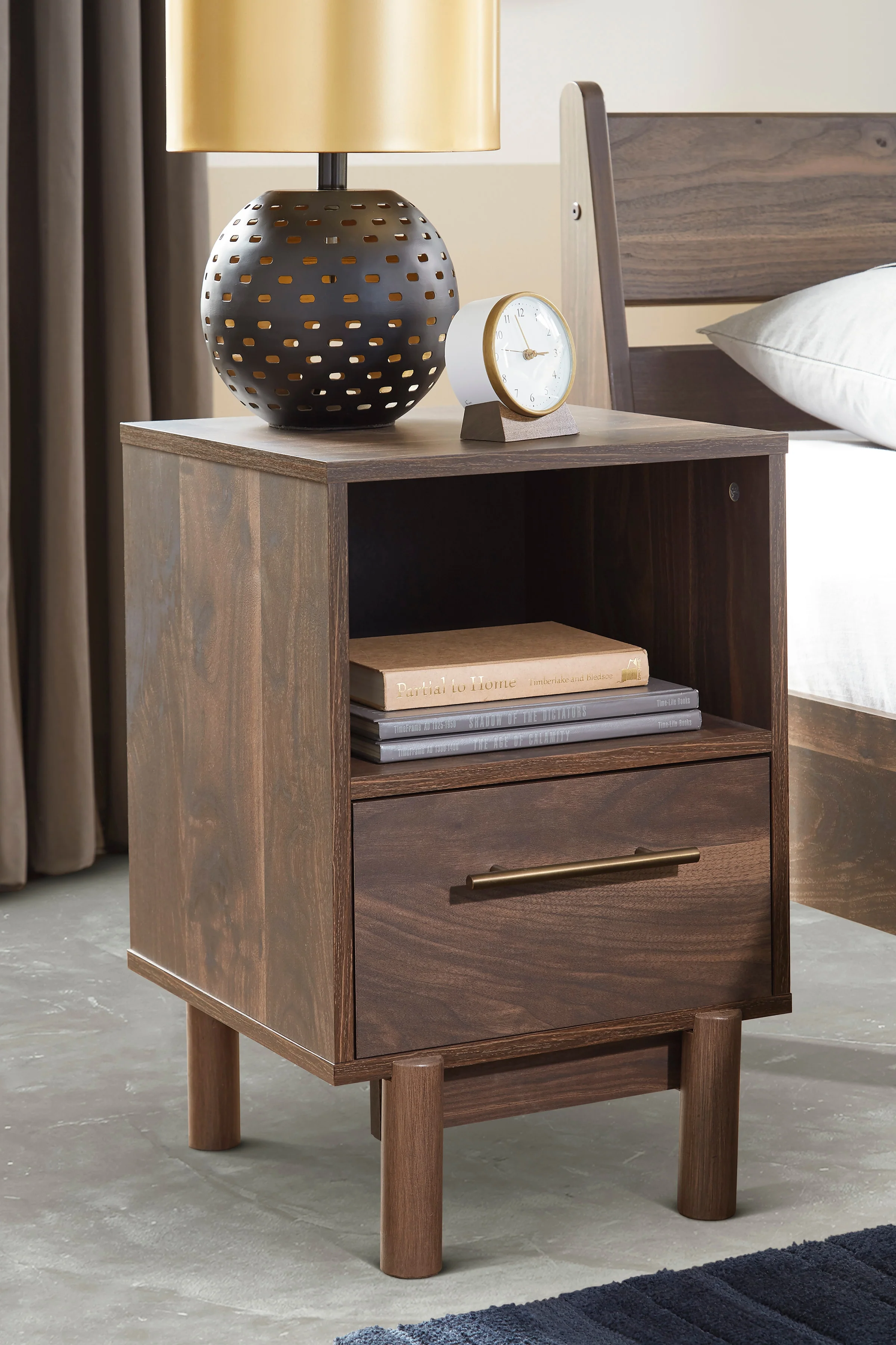 Calverson Nightstand - Image 3