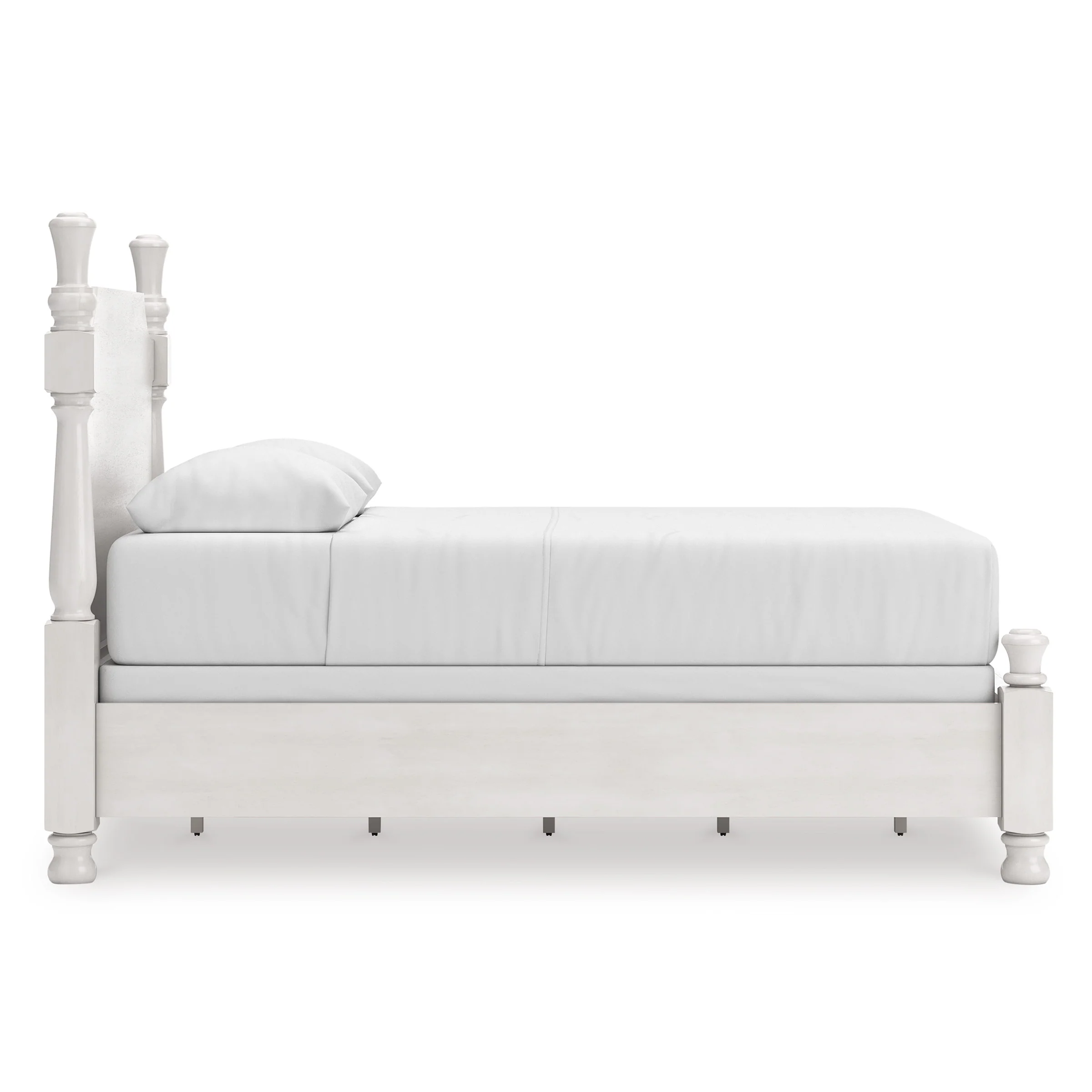 Chadworth Queen Poster Bed - Image 5