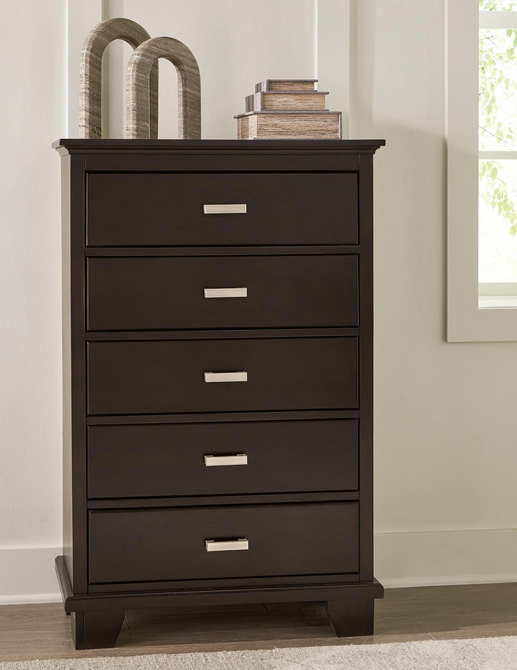 Covetown Chest of Drawers - Image 5