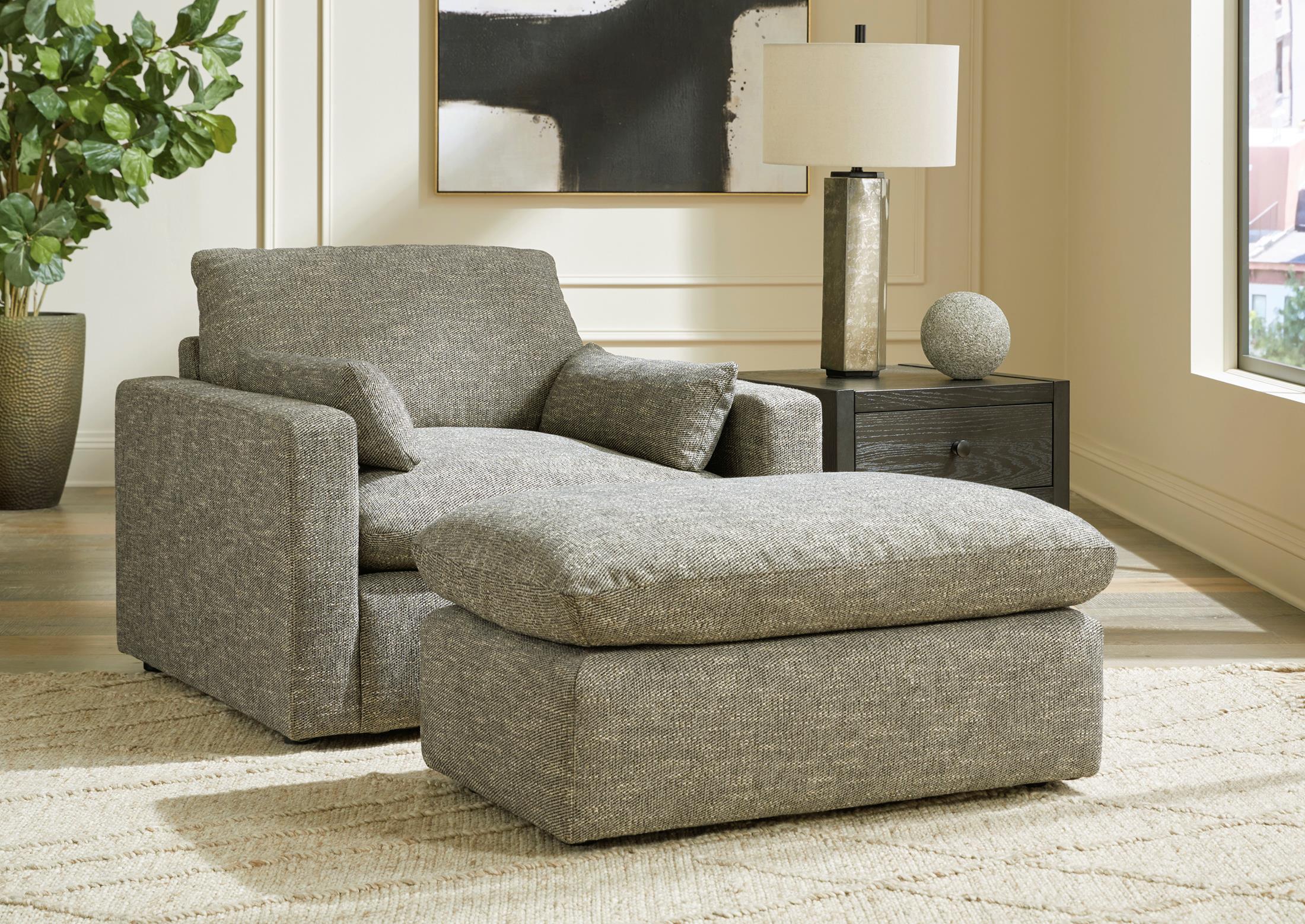 Dramatic Oversized Chair - Image 5