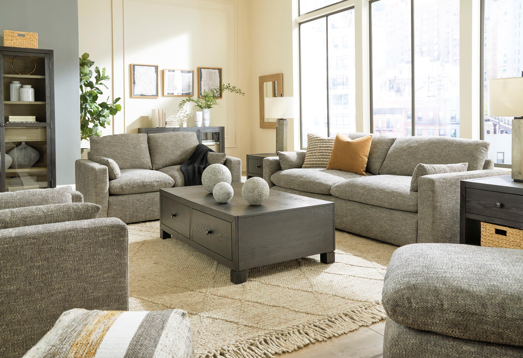 Dramatic Oversized Chair - Image 7