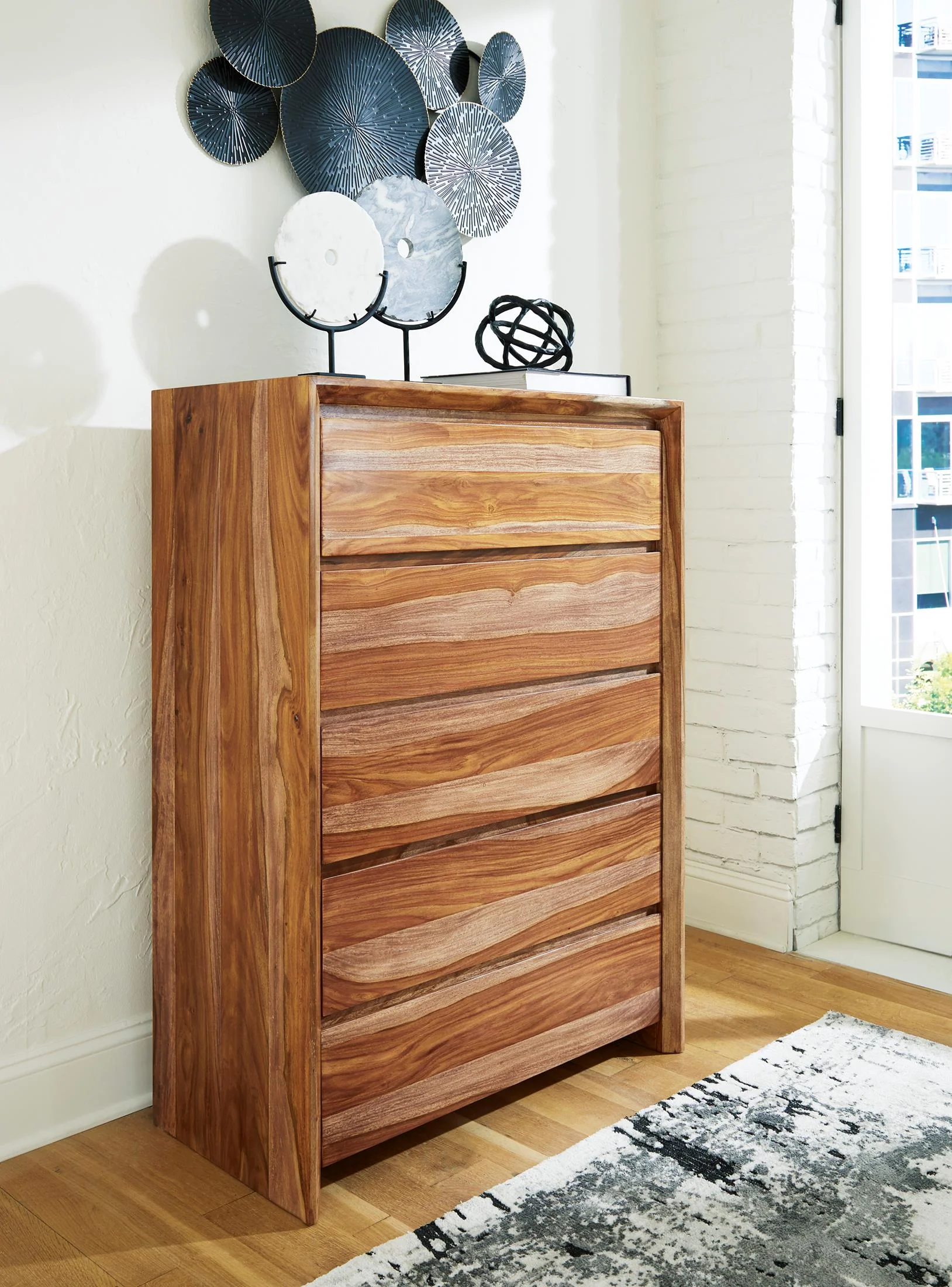 Dressonni Chest of Drawers - Image 5