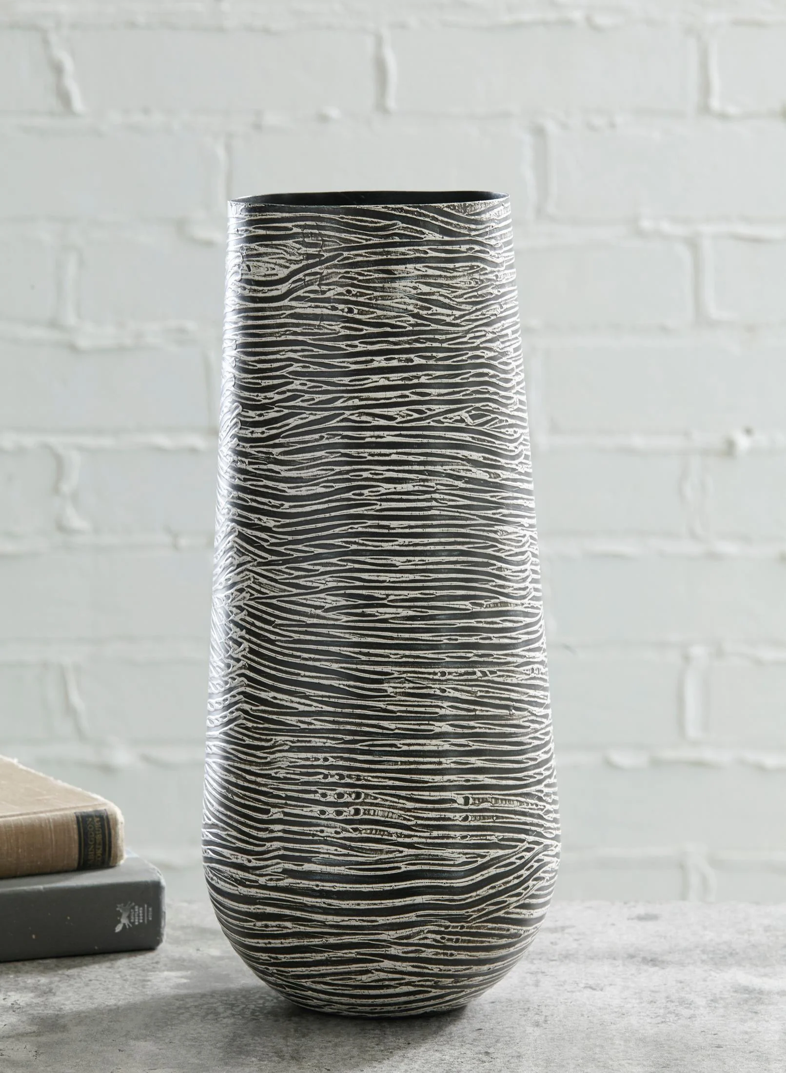 Flynn Small Vase - Image 2