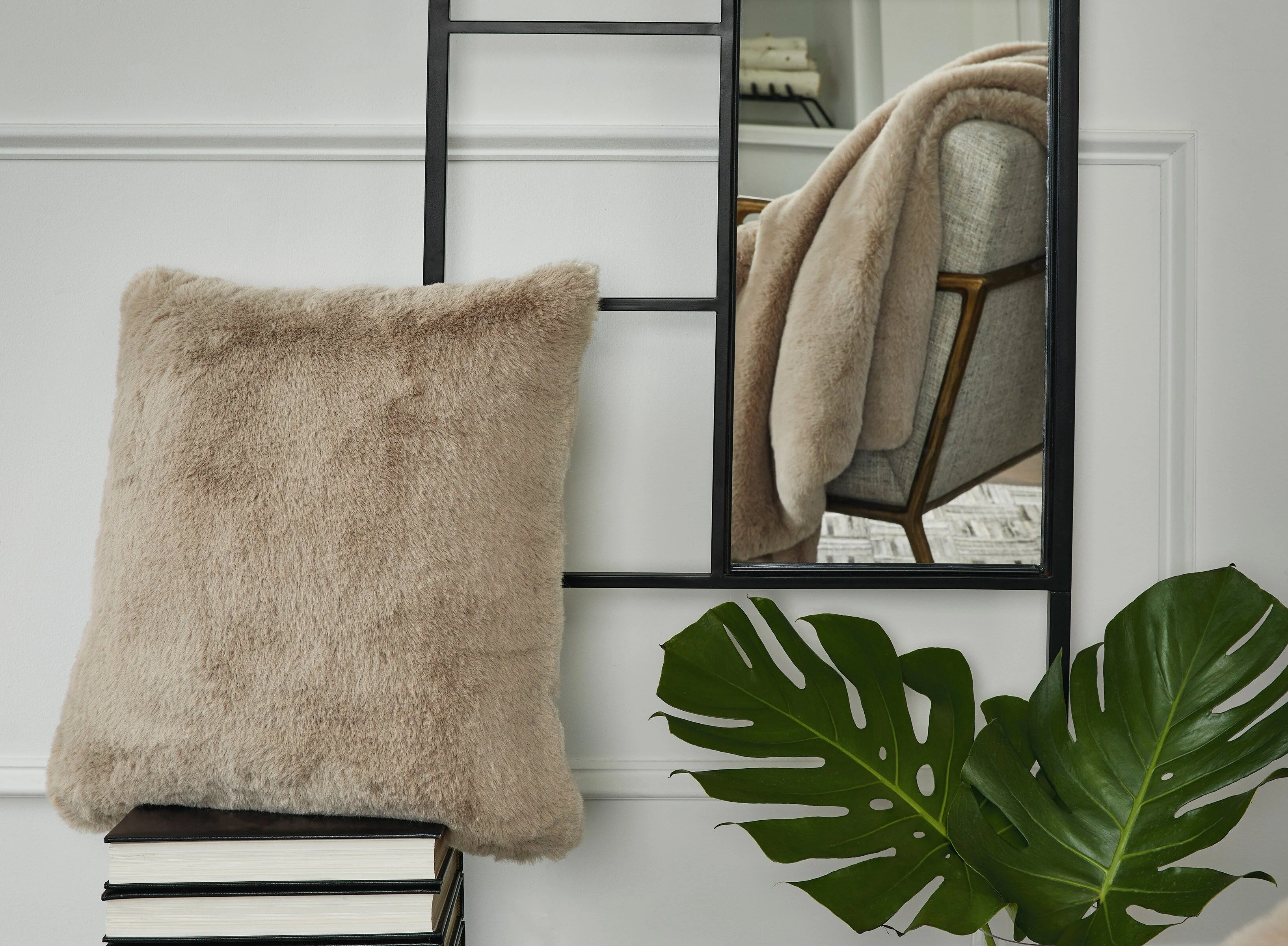 Gariland Pillow - Image 9