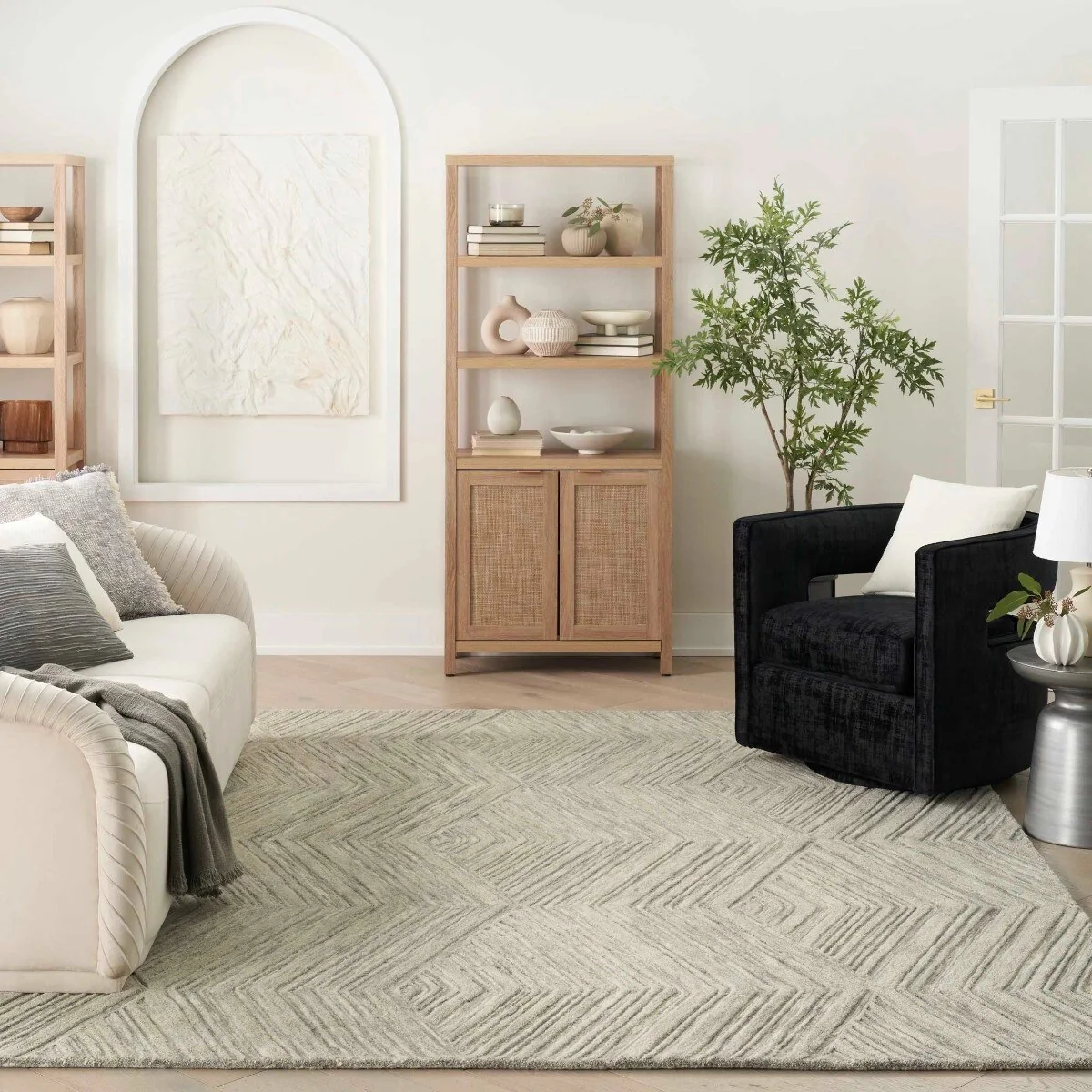 Graceful Patterned Rug - Image 7