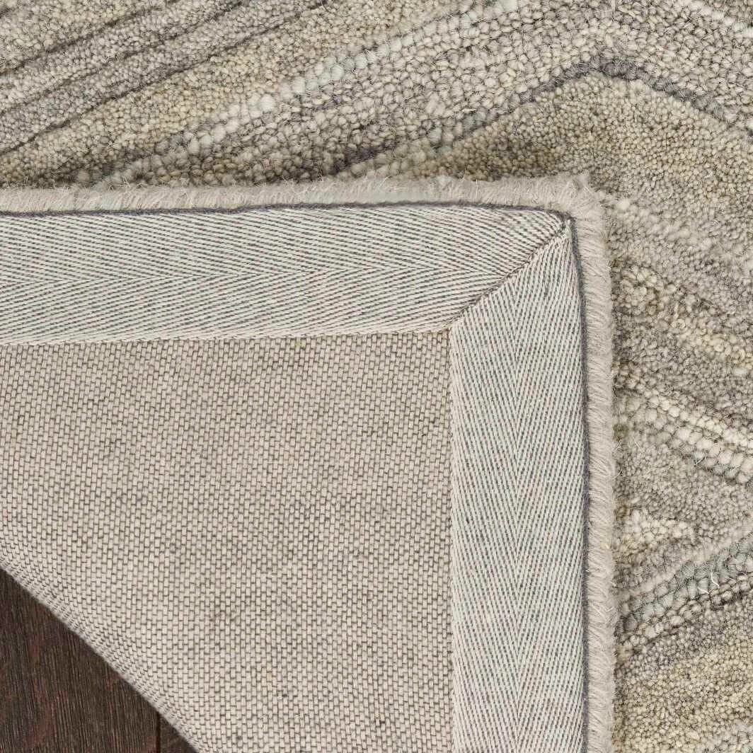 Graceful Patterned Rug - Image 8