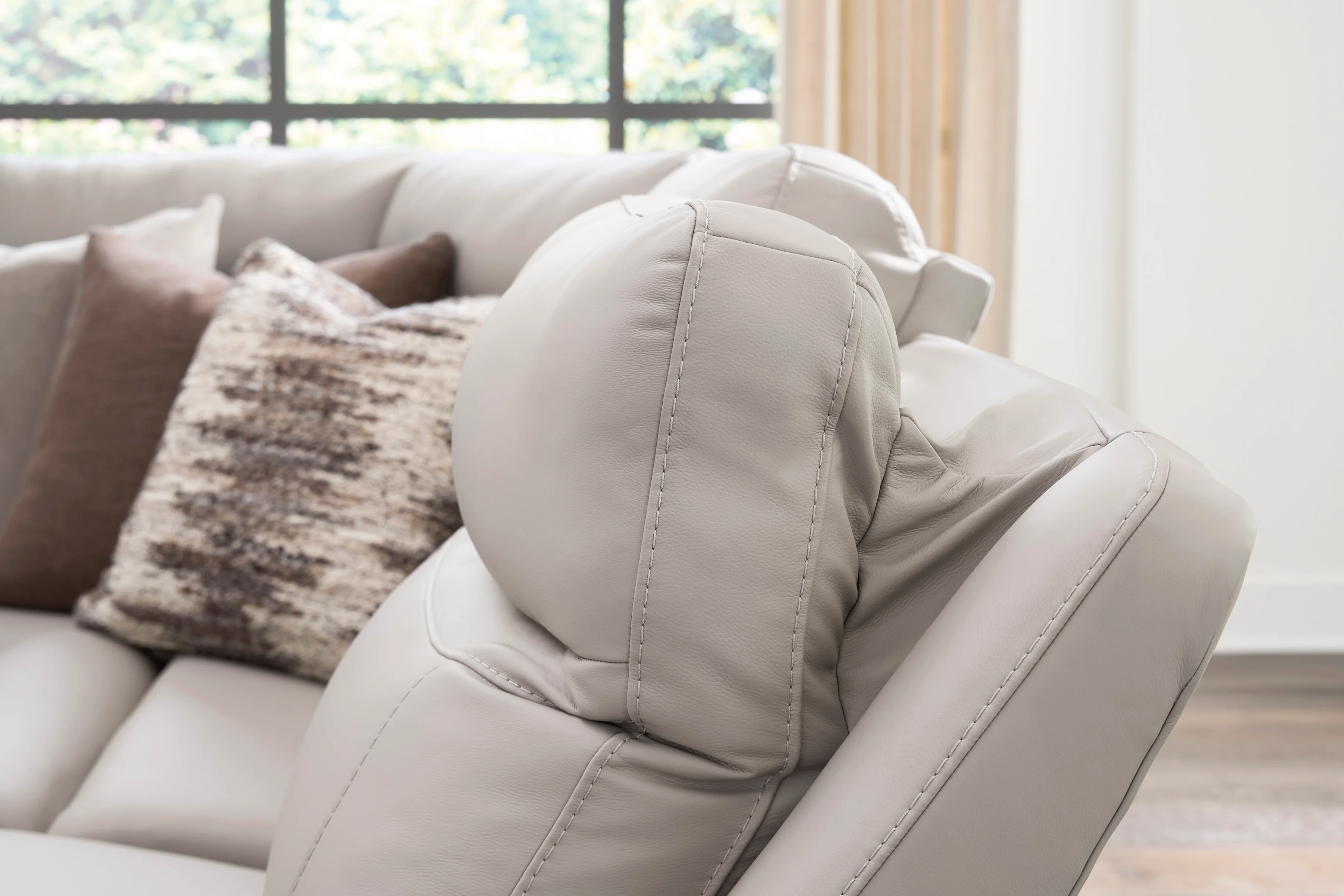 Gravier 6-Piece Power Reclining Sectional with Storage Console with Power Armless Recliner - Image 3