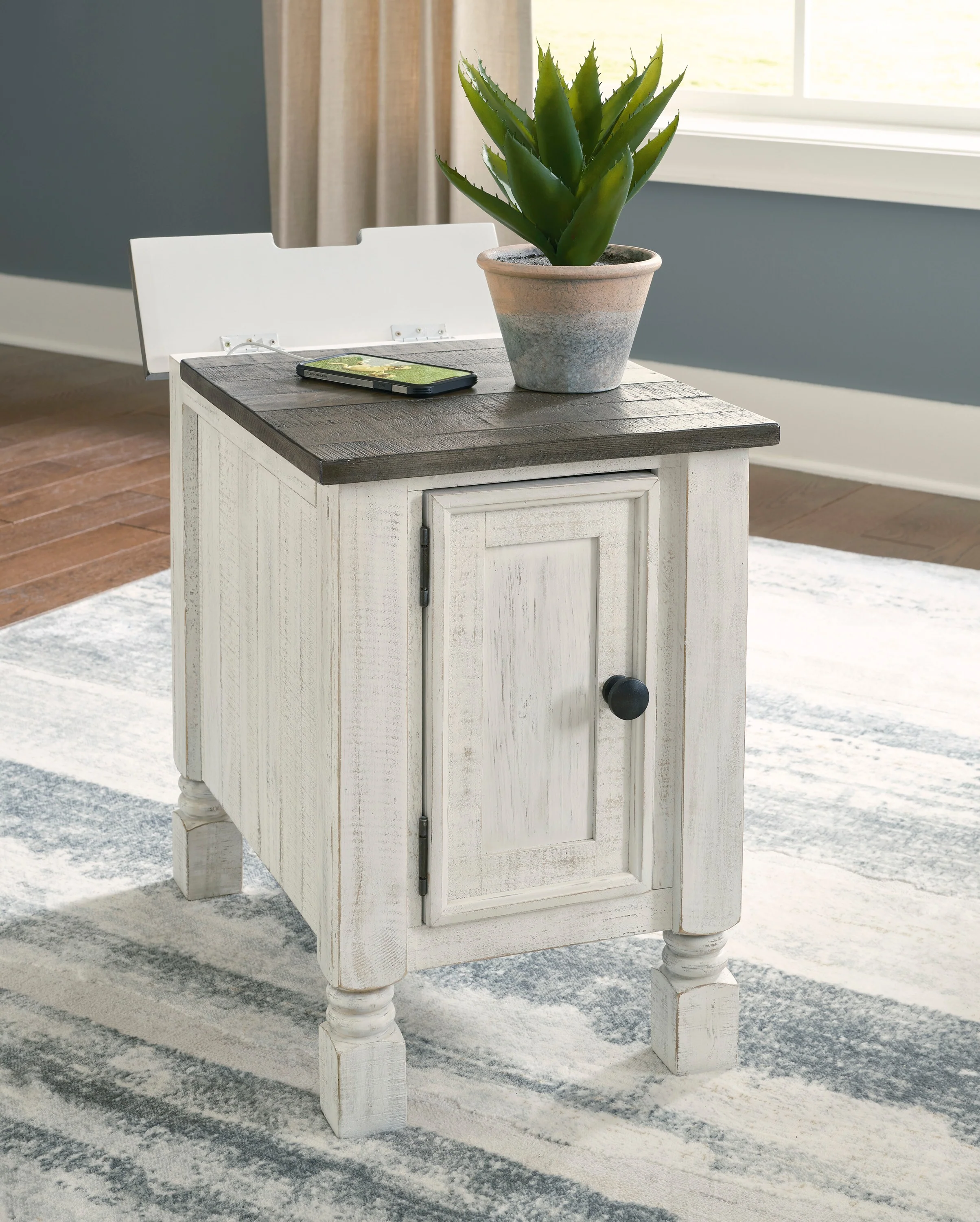 Havalance Chairside End Table - Image 2