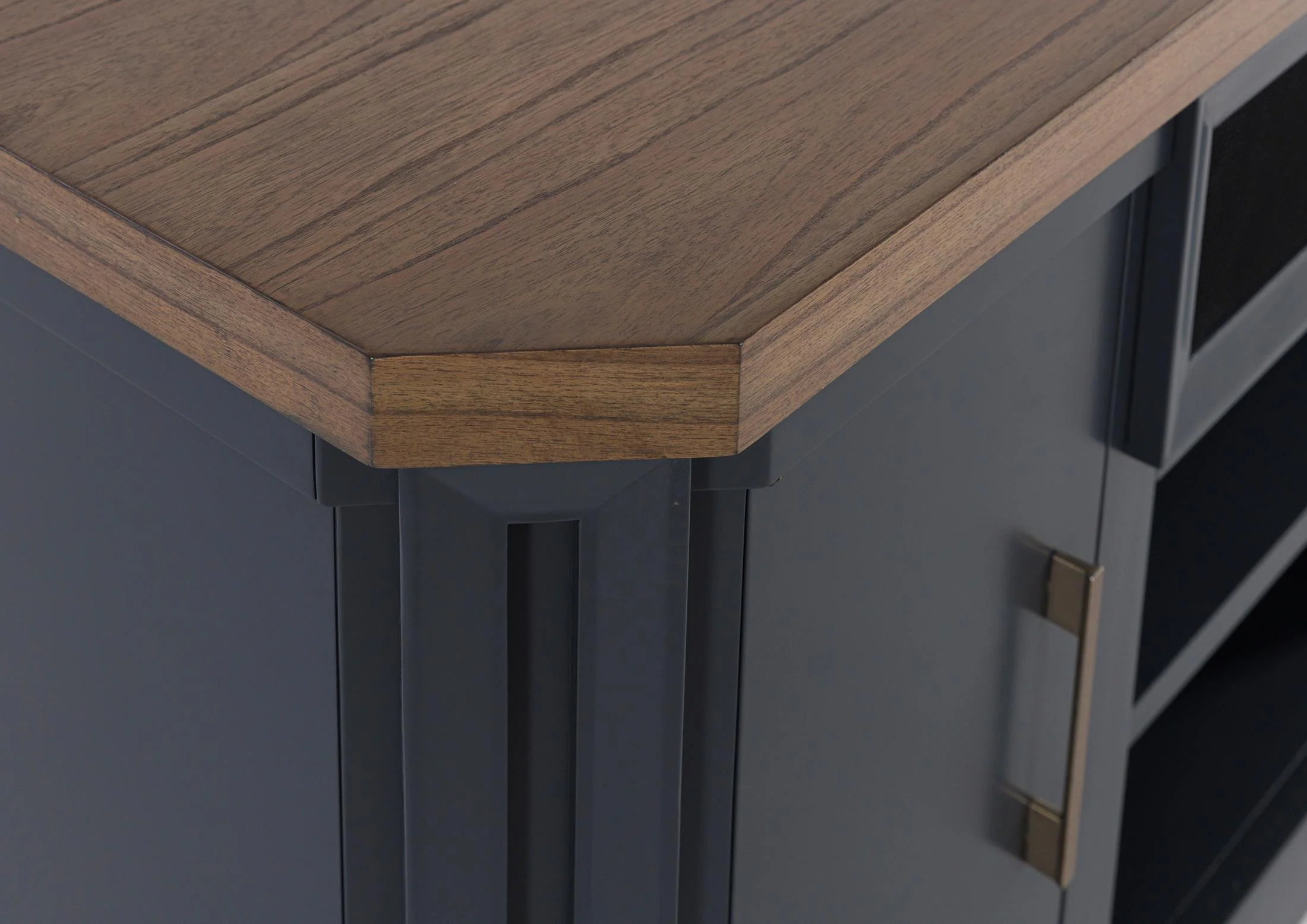 Landocken 83" TV Stand - Image 3