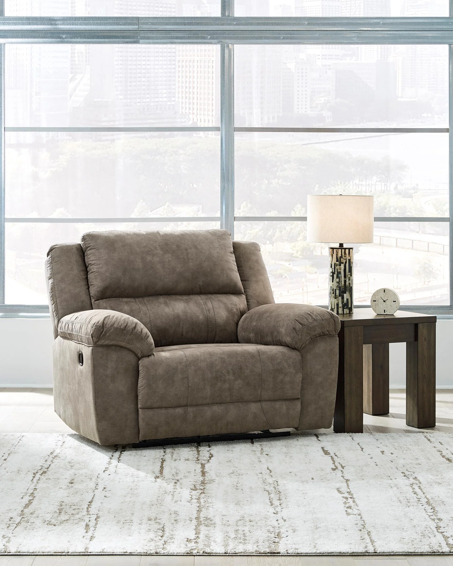 Laresview Zero Wall Wide Seat Recliner - Image 3