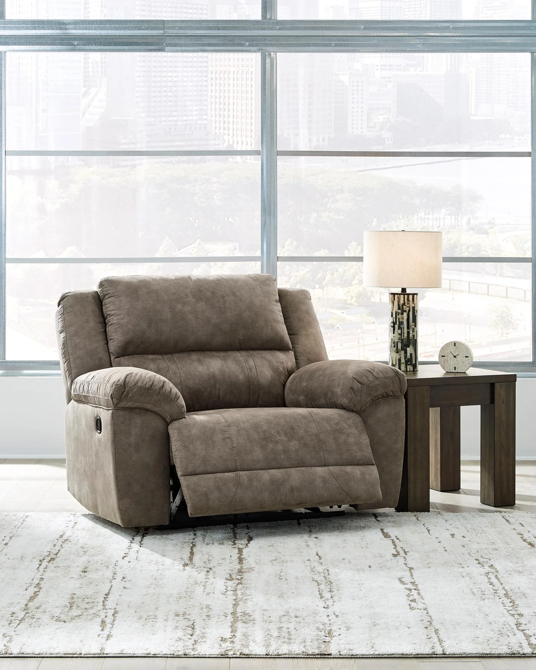 Laresview Zero Wall Wide Seat Recliner - Image 5