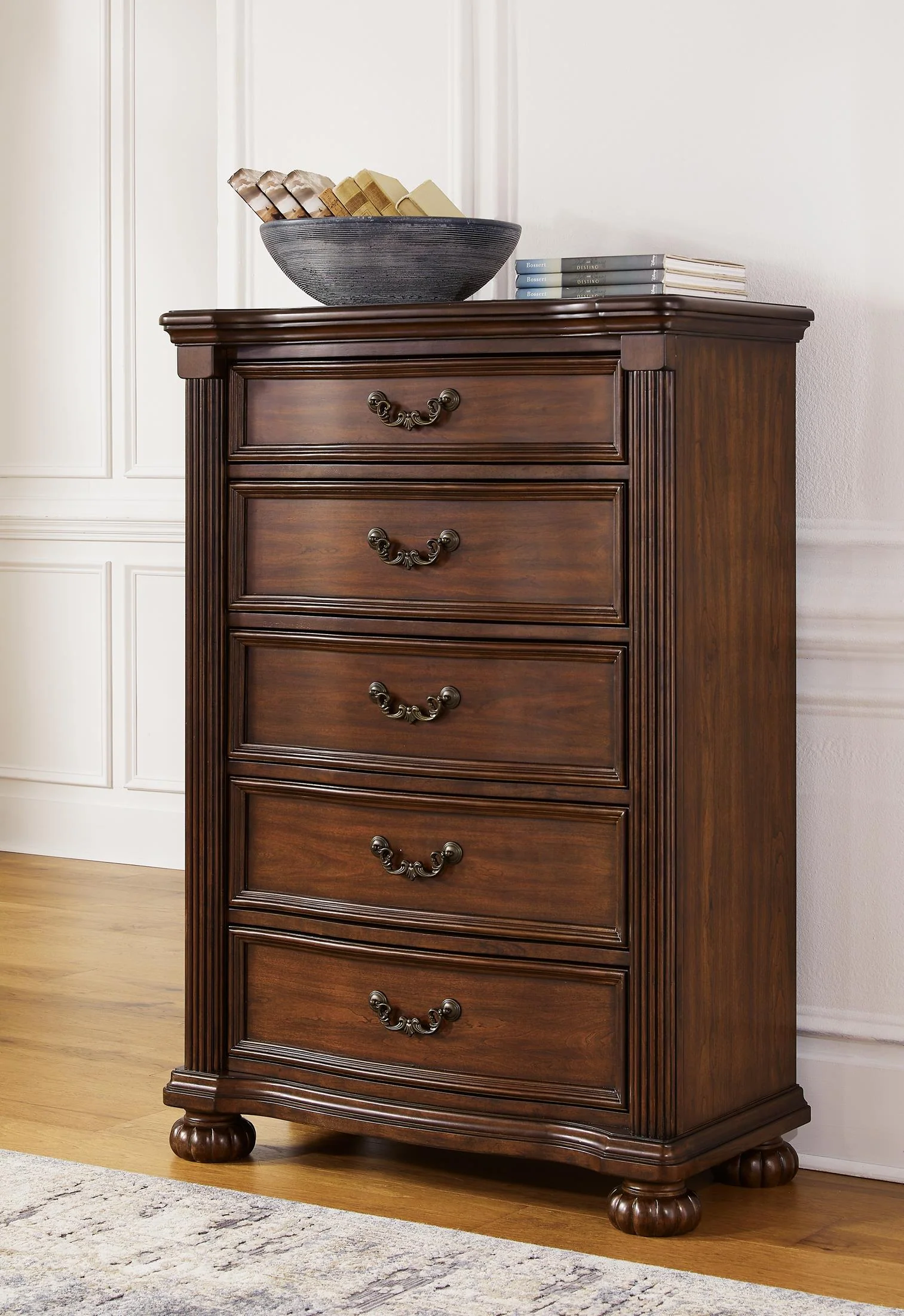 Lavinton Chest of Drawers - Image 5