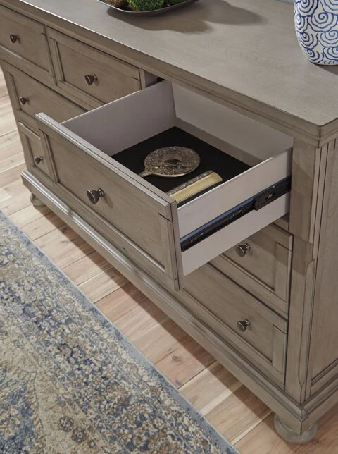 Lettner Dresser - Image 3