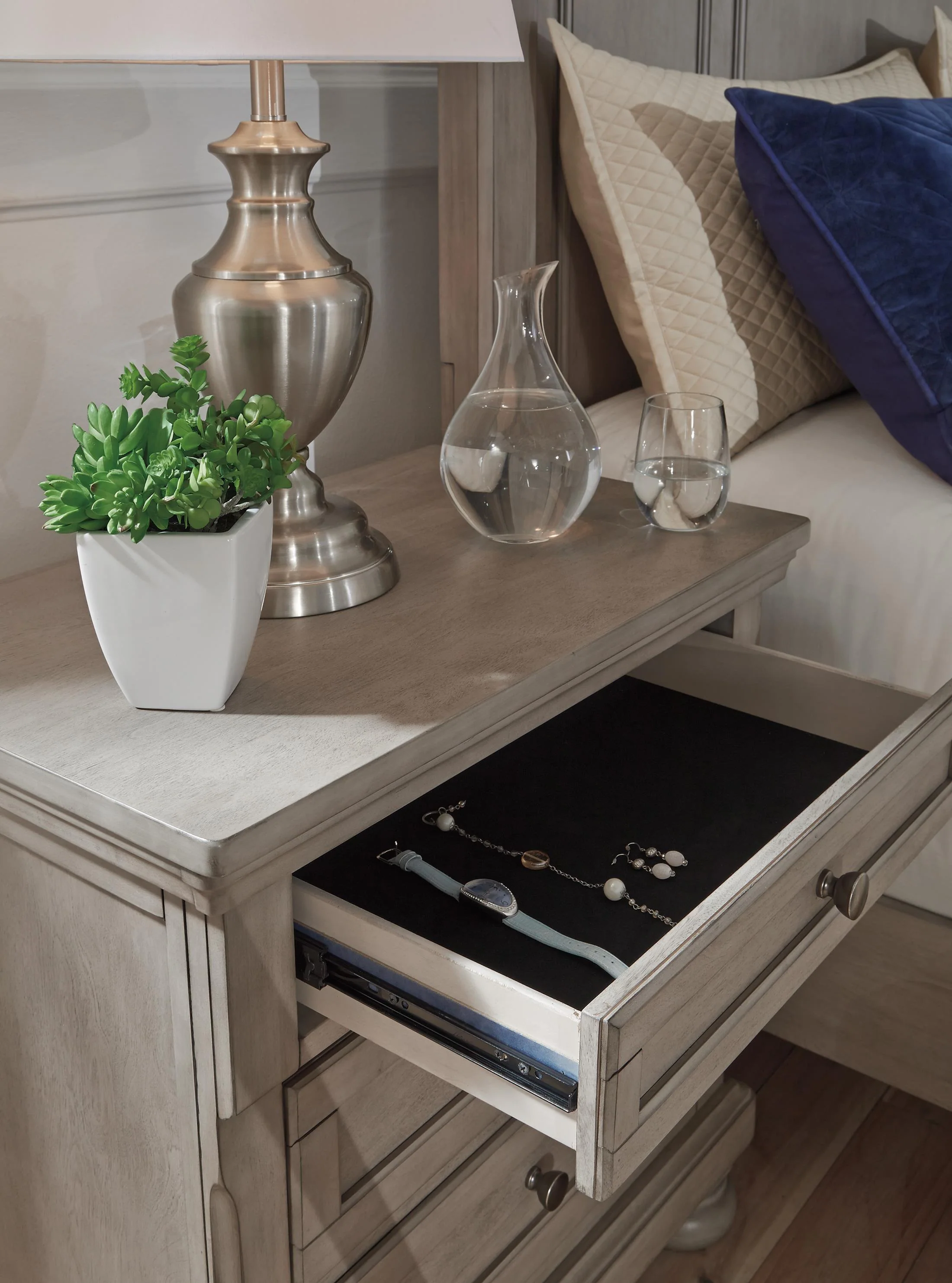 Lettner Nightstand - Image 3
