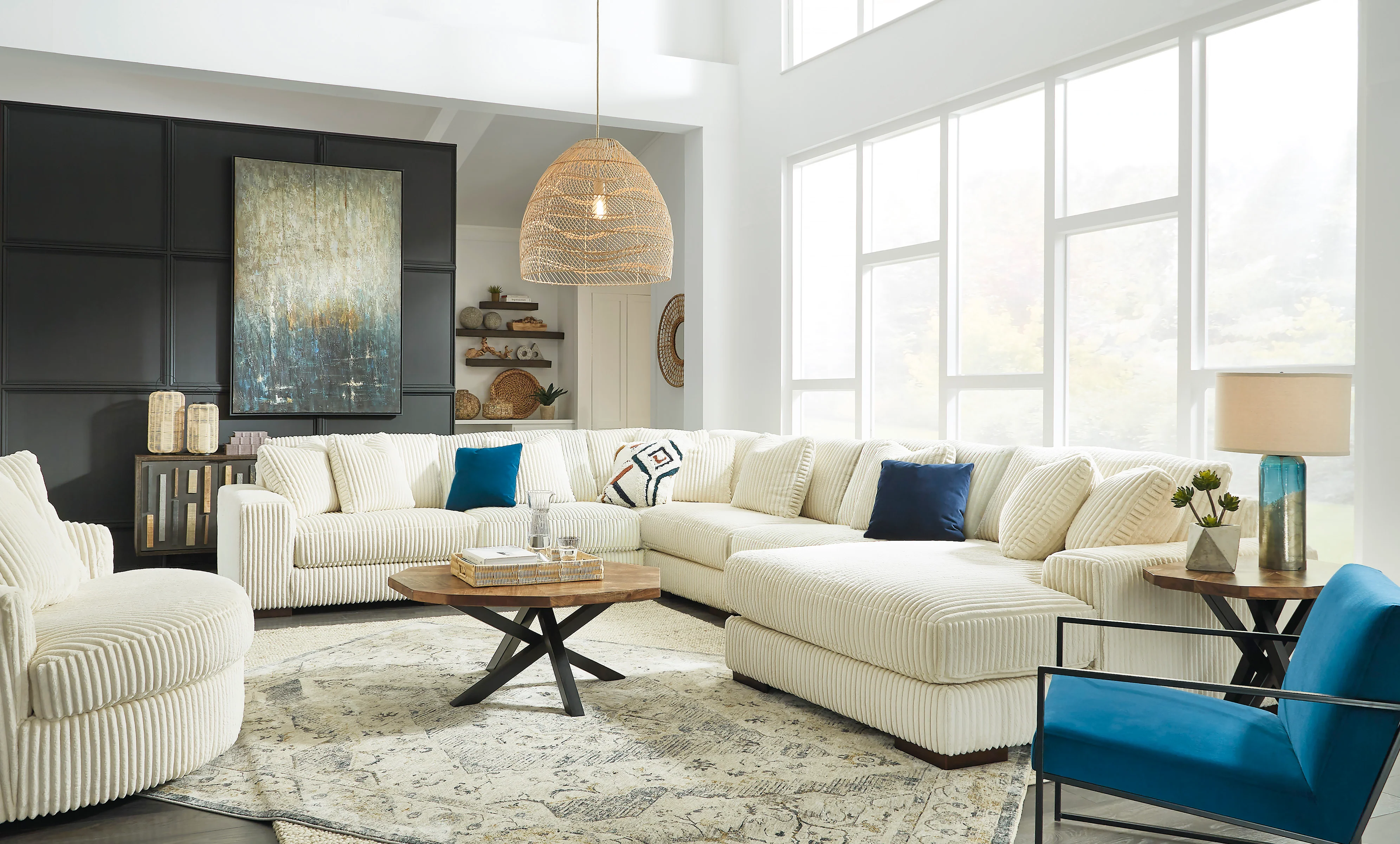 Lindyn Right-Facing 6-Piece Sectional with Chaise - Image 3