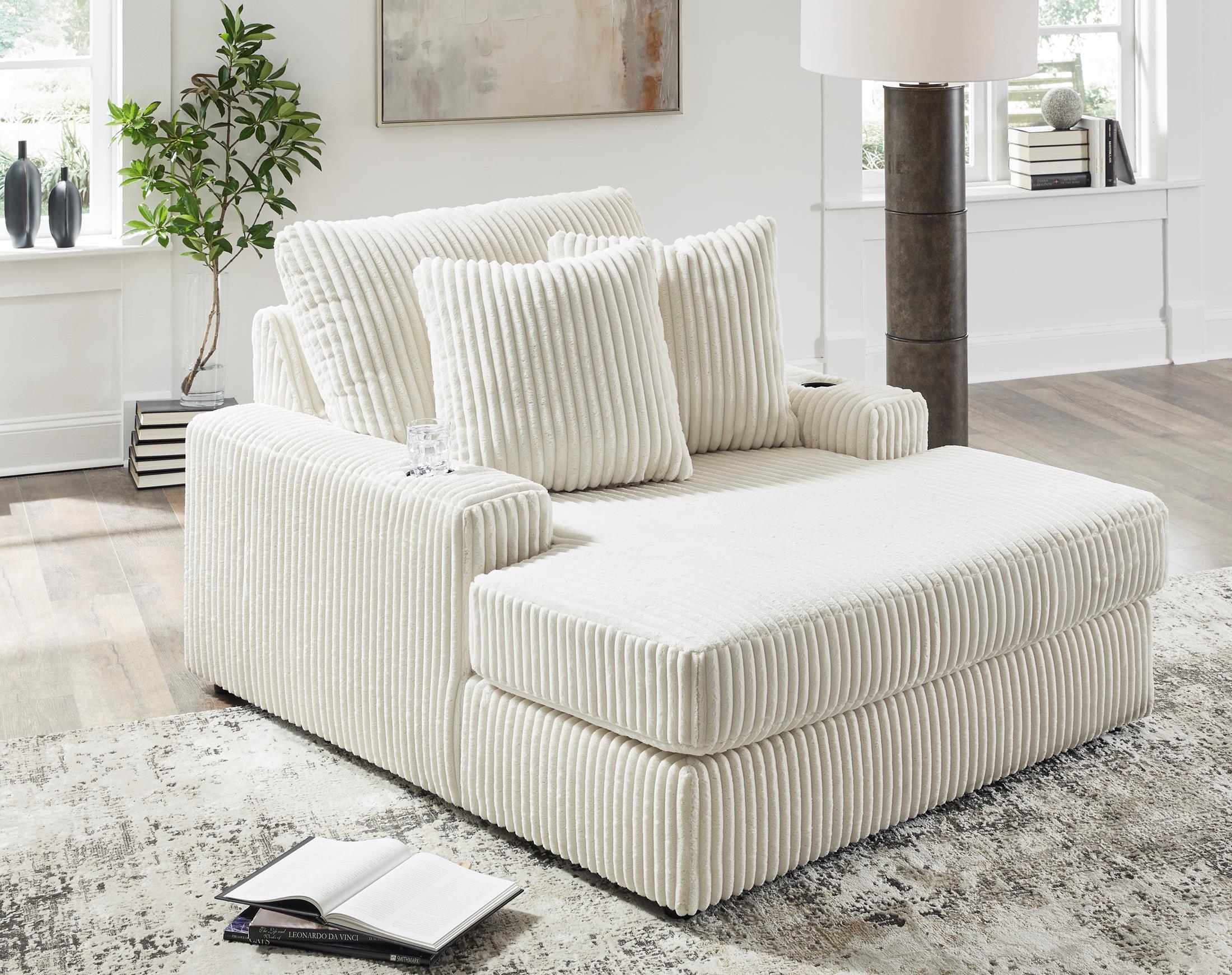 Lindyn Chaise - Image 2