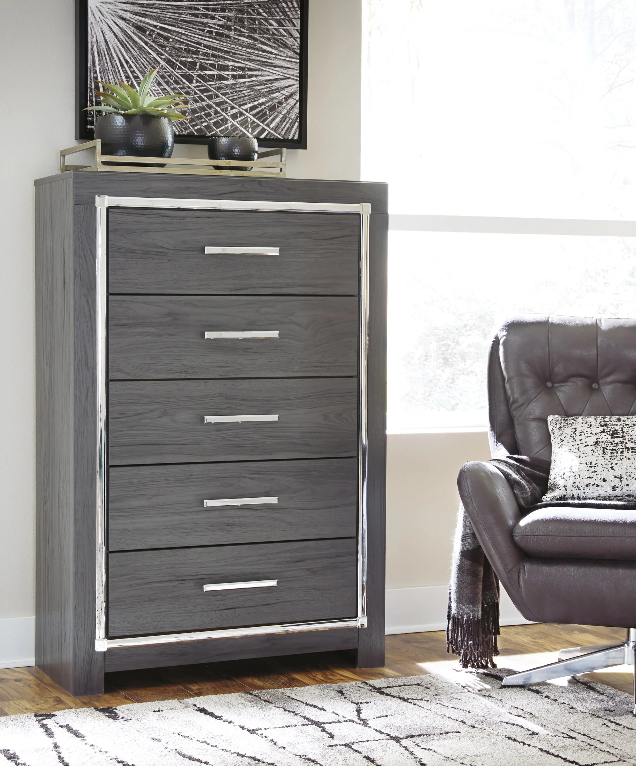Lodanna Chest of Drawers - Image 2