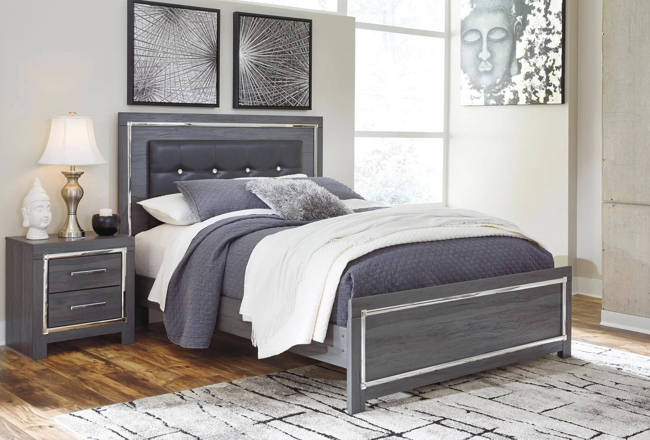 Lodanna Upholstered Panel Bed - Image 4