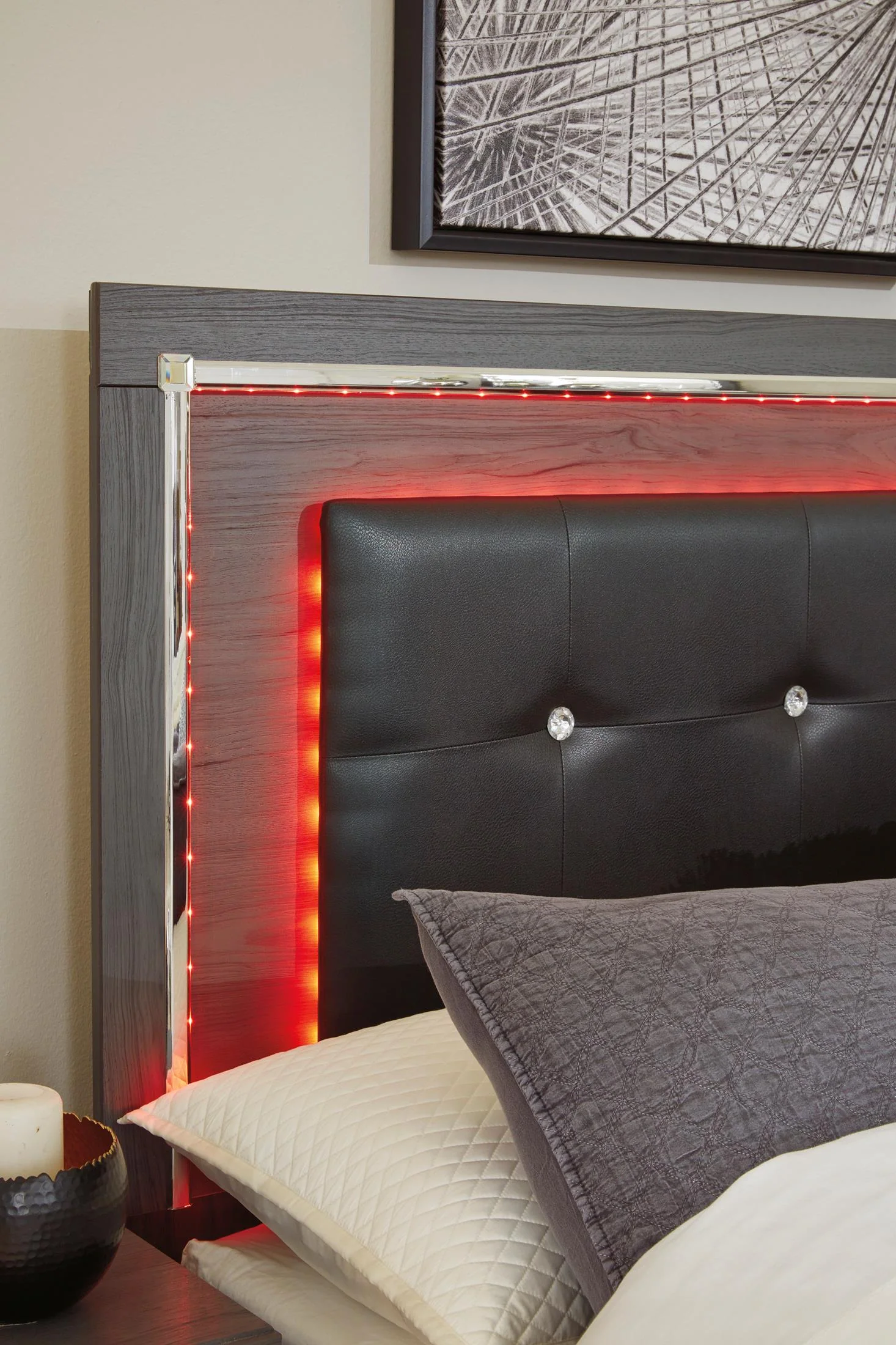 Lodanna Upholstered Panel Bed - Image 7