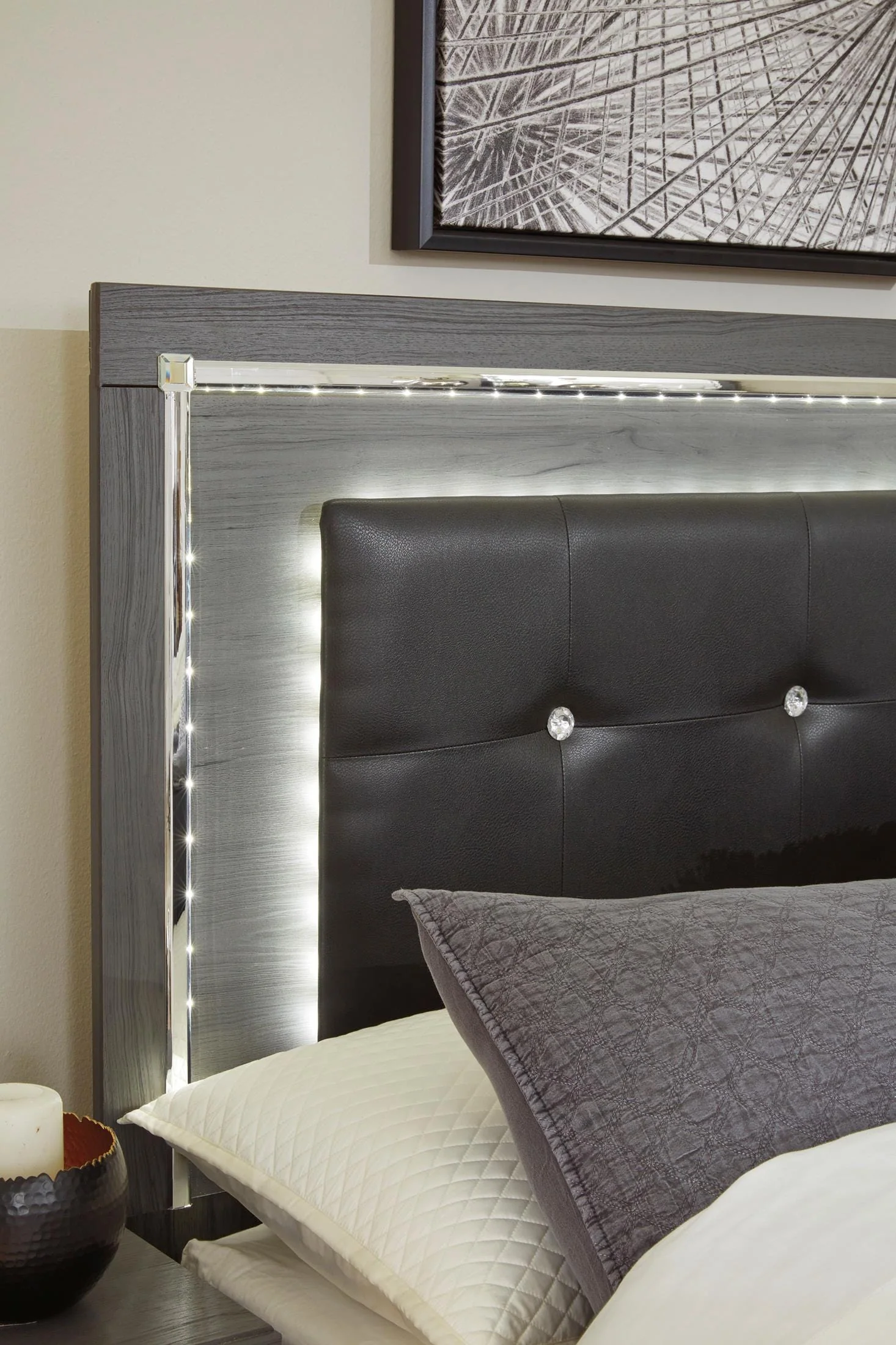 Lodanna Upholstered Panel Bed - Image 8