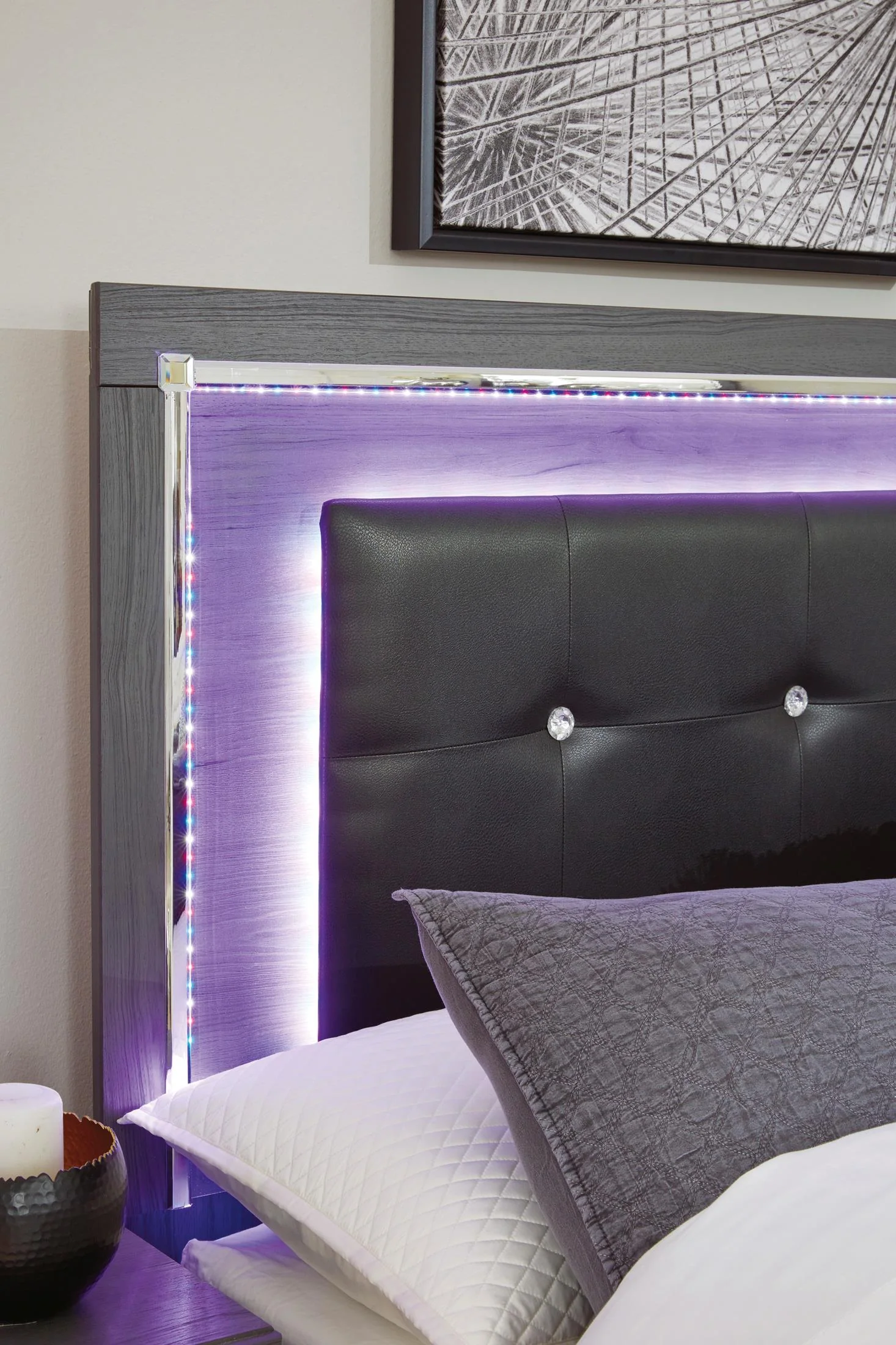 Lodanna Upholstered Panel Bed - Image 9