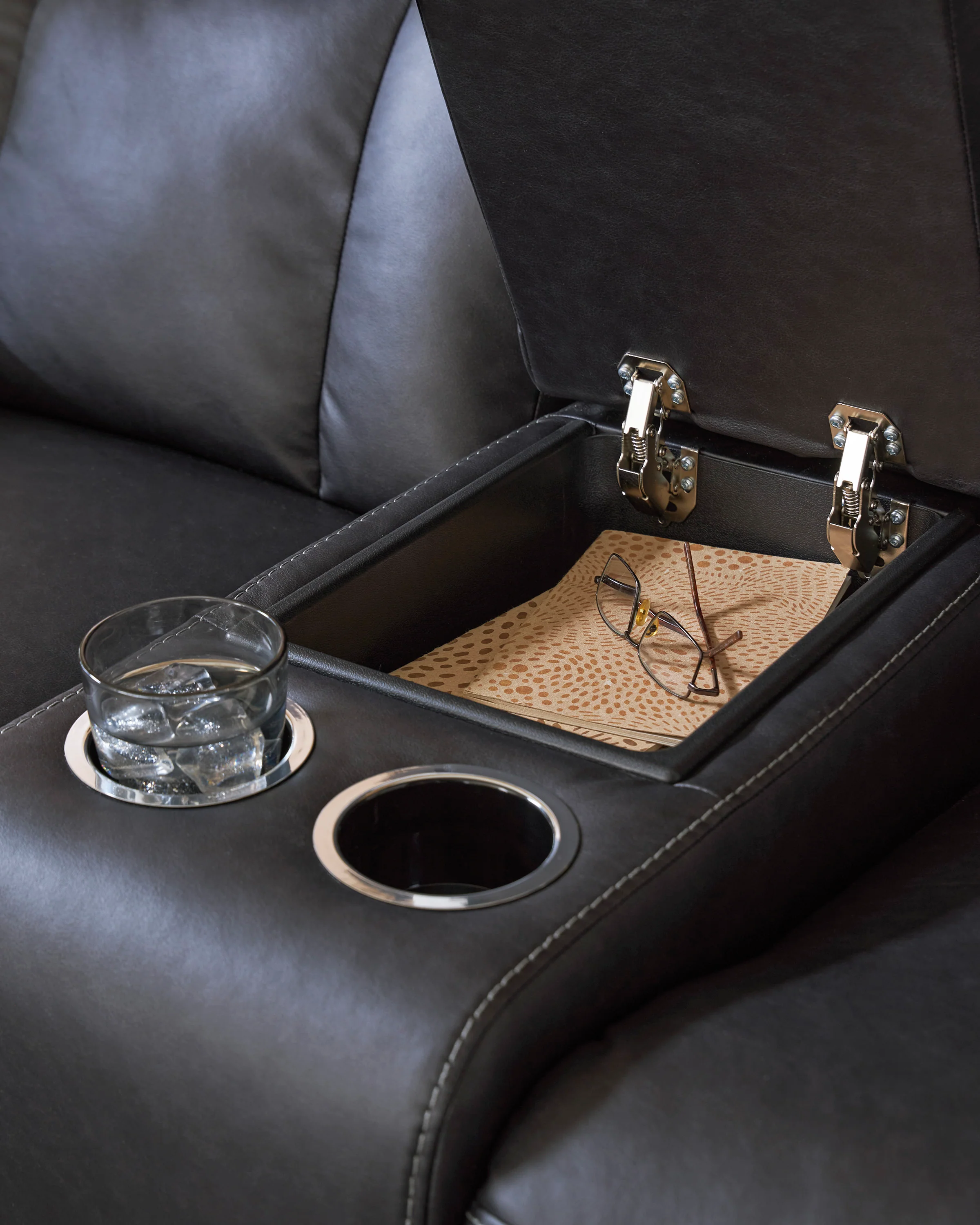 Mackmenville Double Reclining Console Loveseat - Image 7
