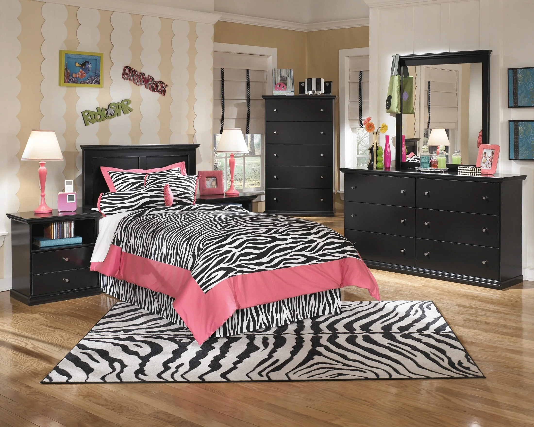 Maribel Dresser - Image 11