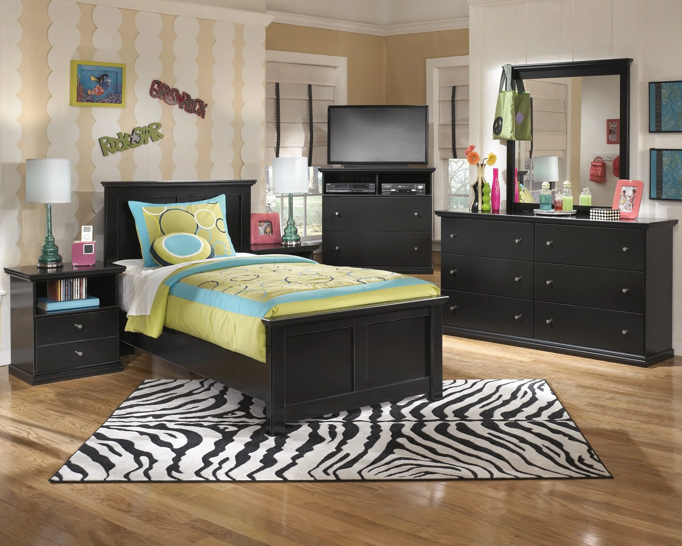 Maribel Dresser - Image 2
