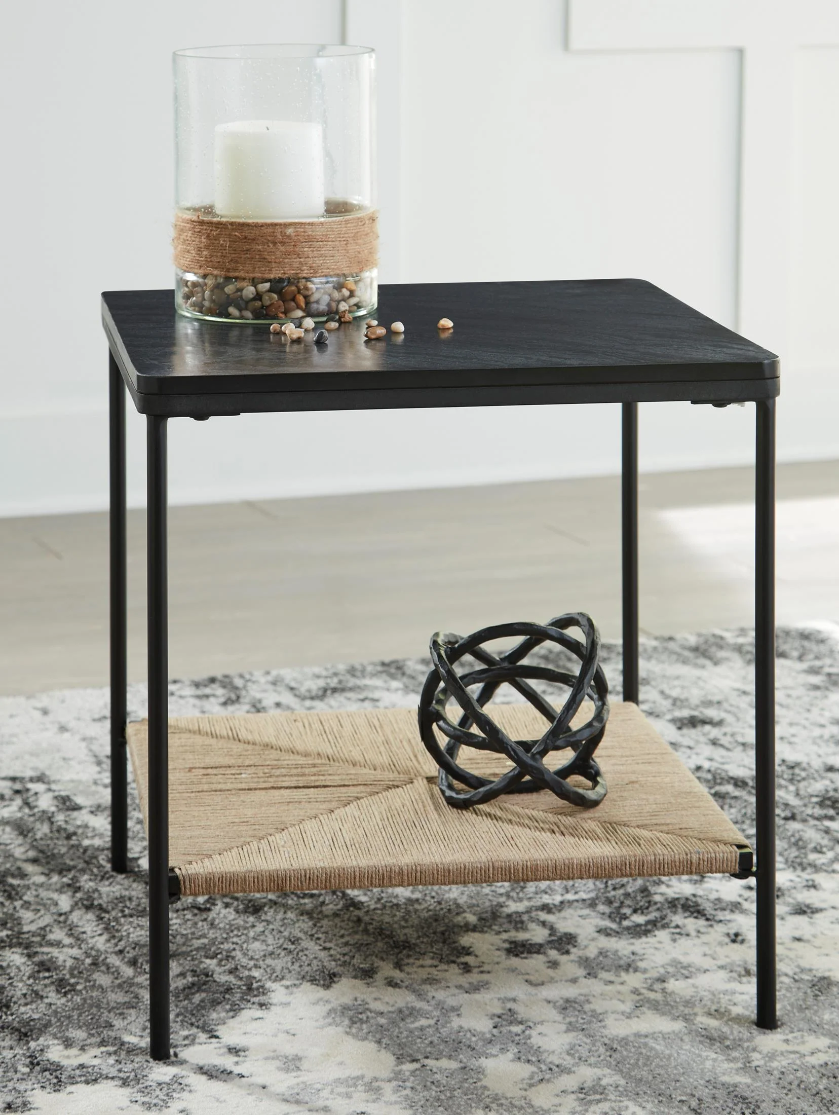 Minrich Accent Table - Image 4