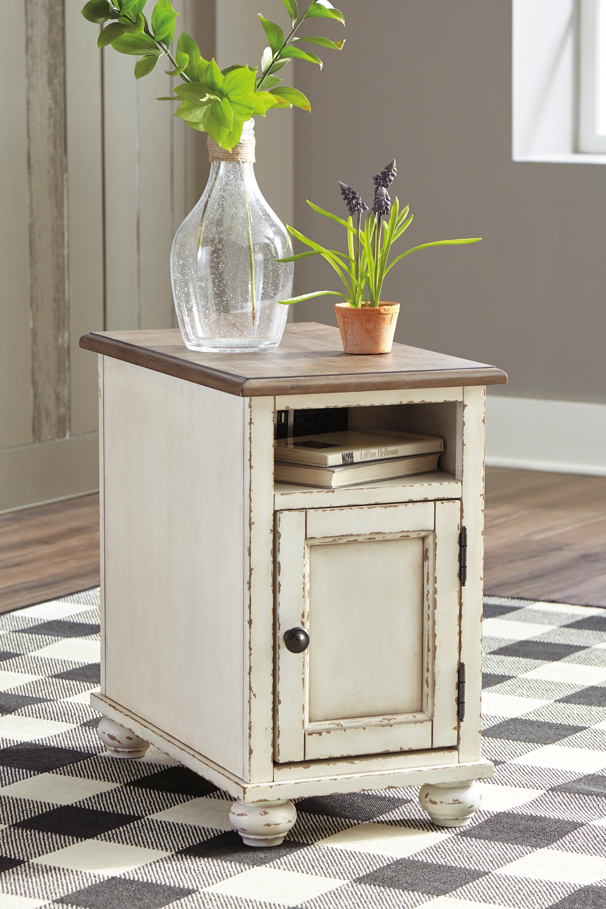 Realyn Chairside End Table with Cubby - Image 2