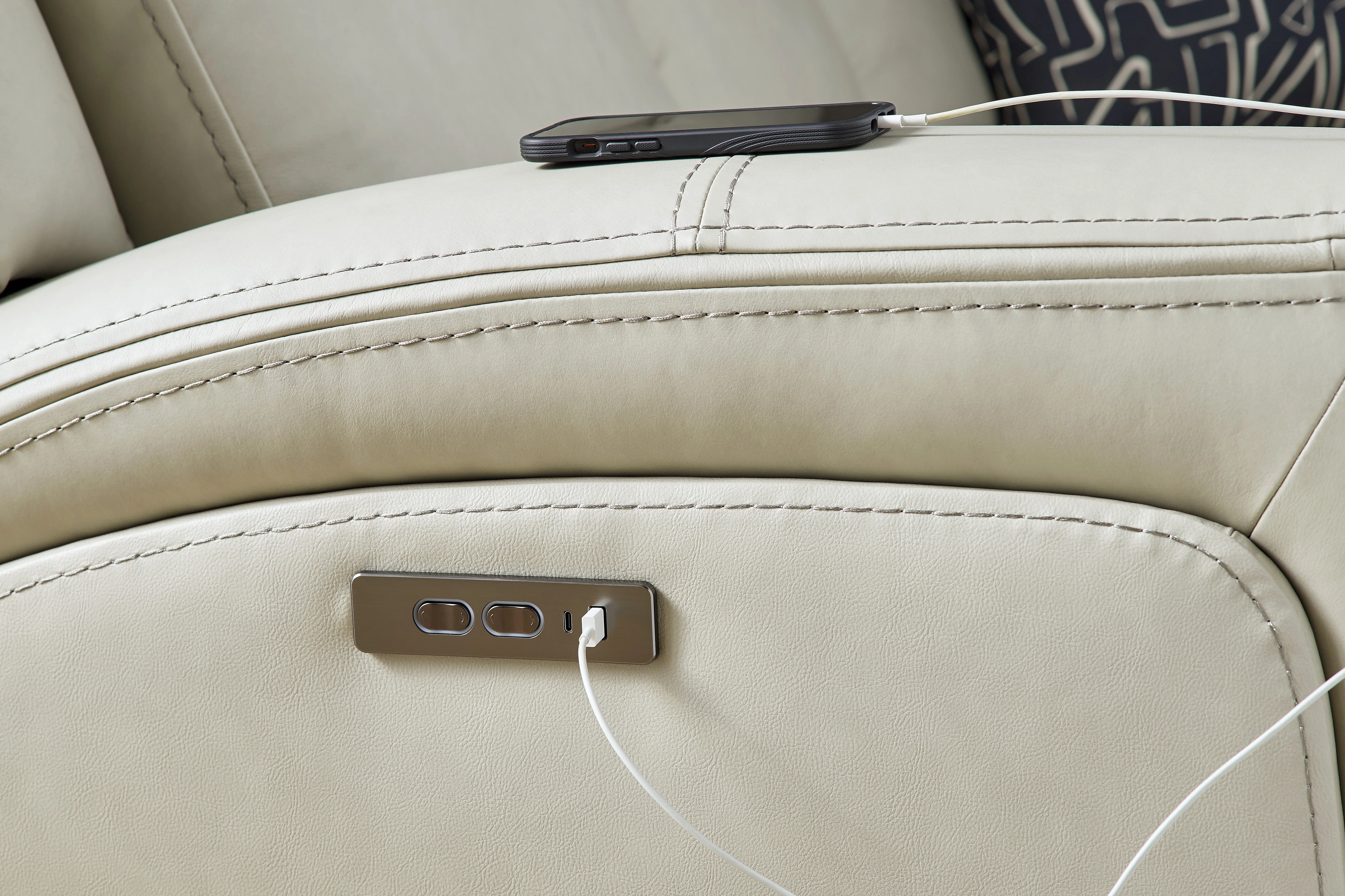 Davidson Power Leather Recliner - Image 14
