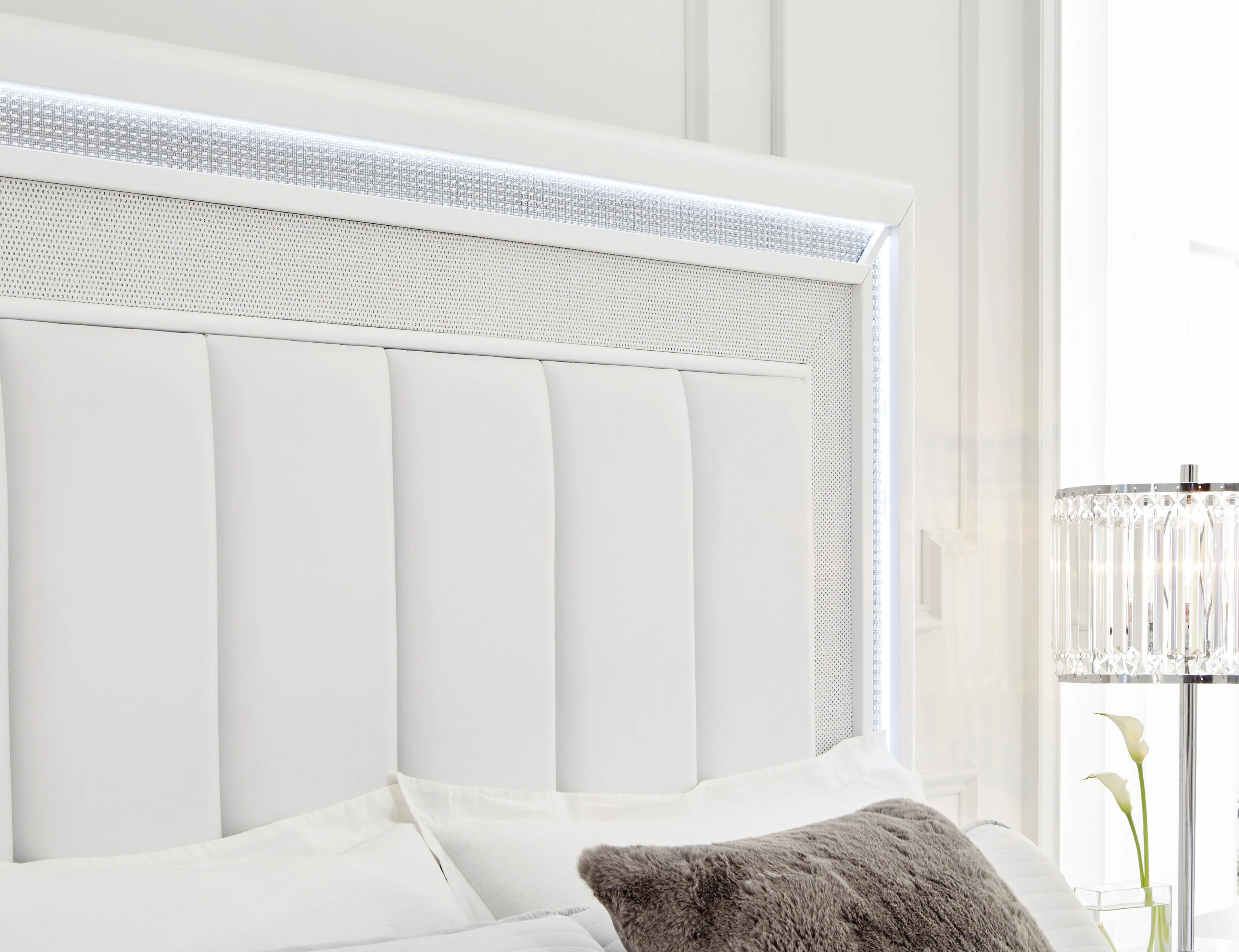 Chalanna Upholstered Storage Bed - Image 6