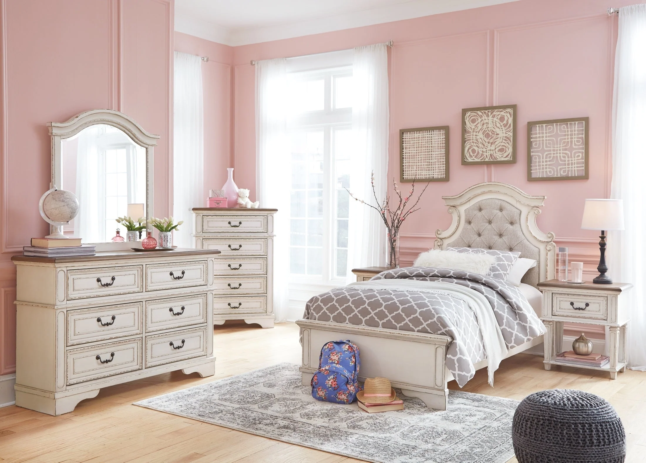 Realyn Chest of Drawers - Image 2