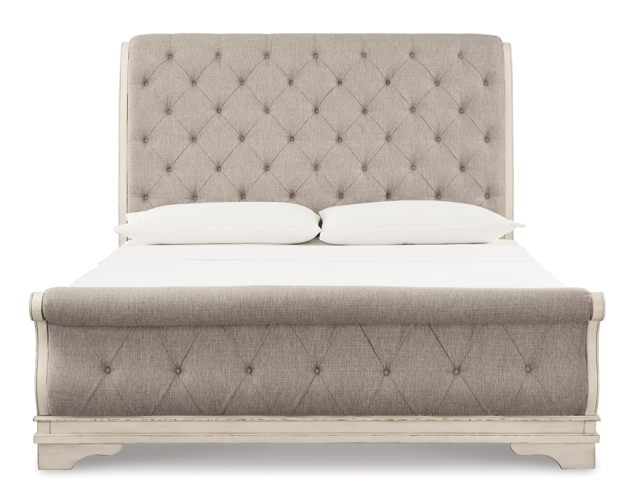 Realyn Sleigh Bed - Image 3