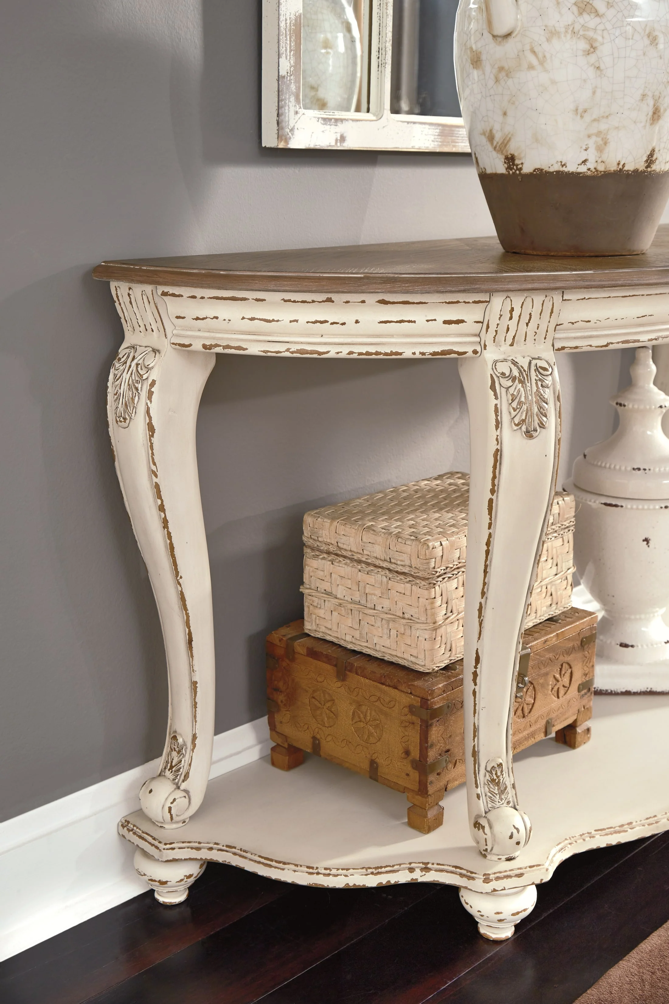 Realyn Sofa Table - Image 6
