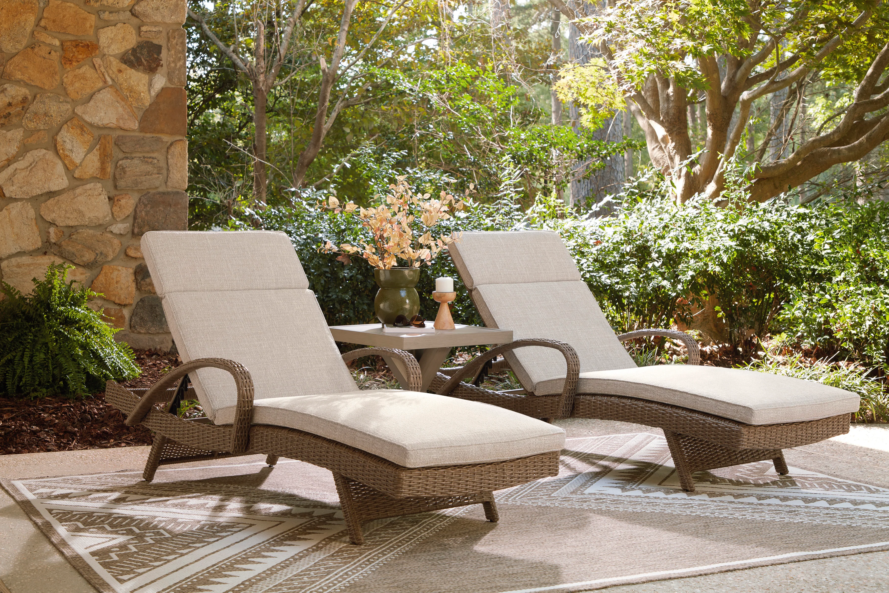 Revare Beach Chaise Lounge with Cushion - Image 2