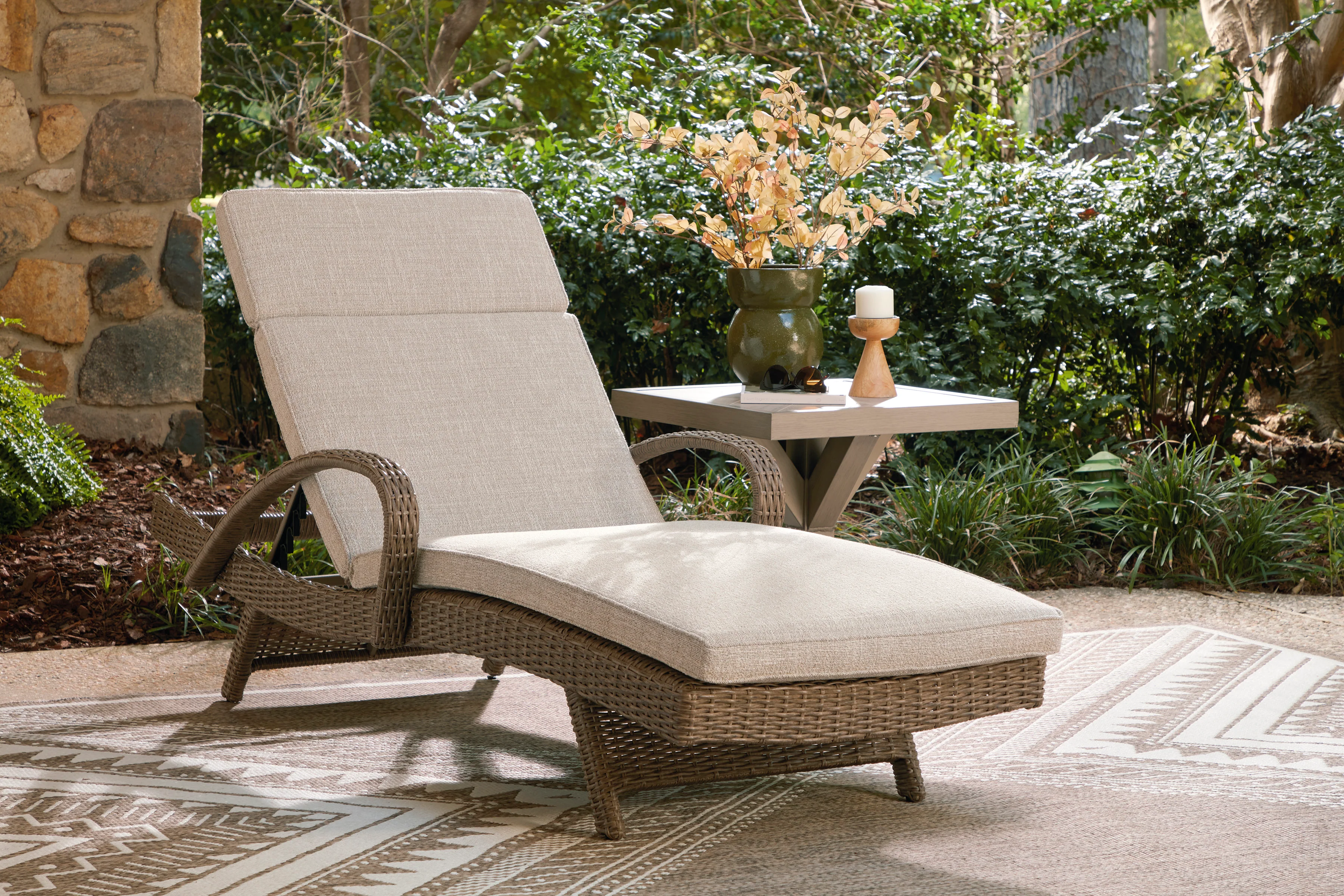 Revare Beach Chaise Lounge with Cushion - Image 6