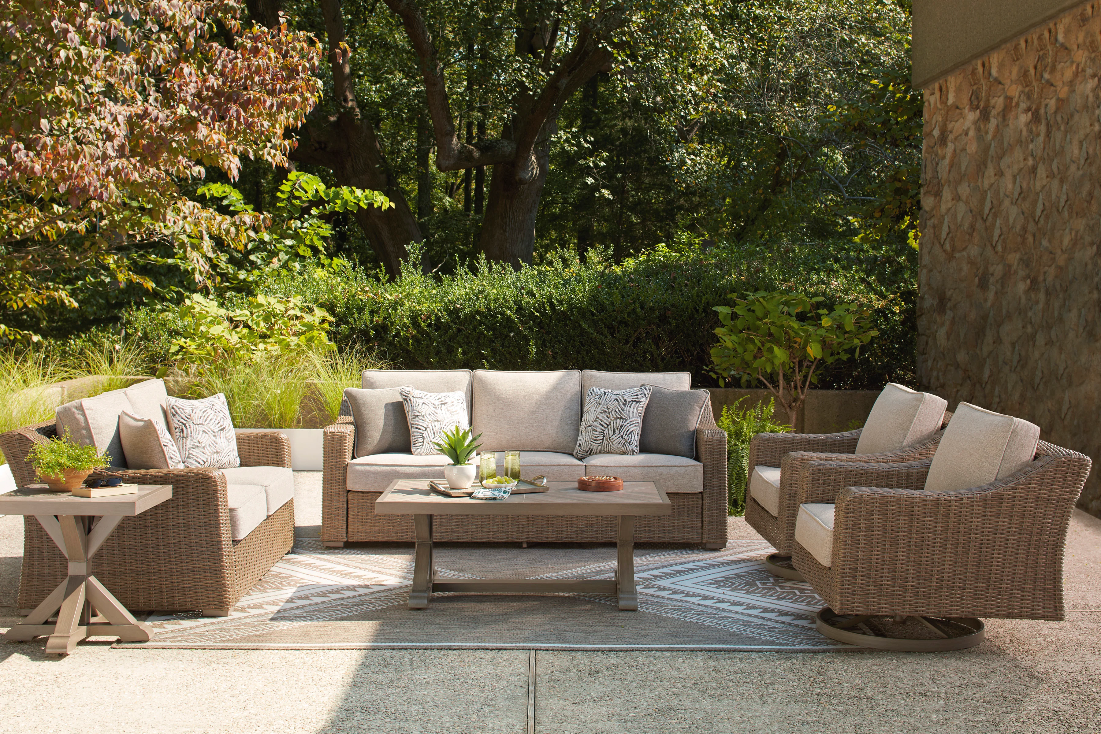 Revare Beach Loveseat w/Cushion - Image 2
