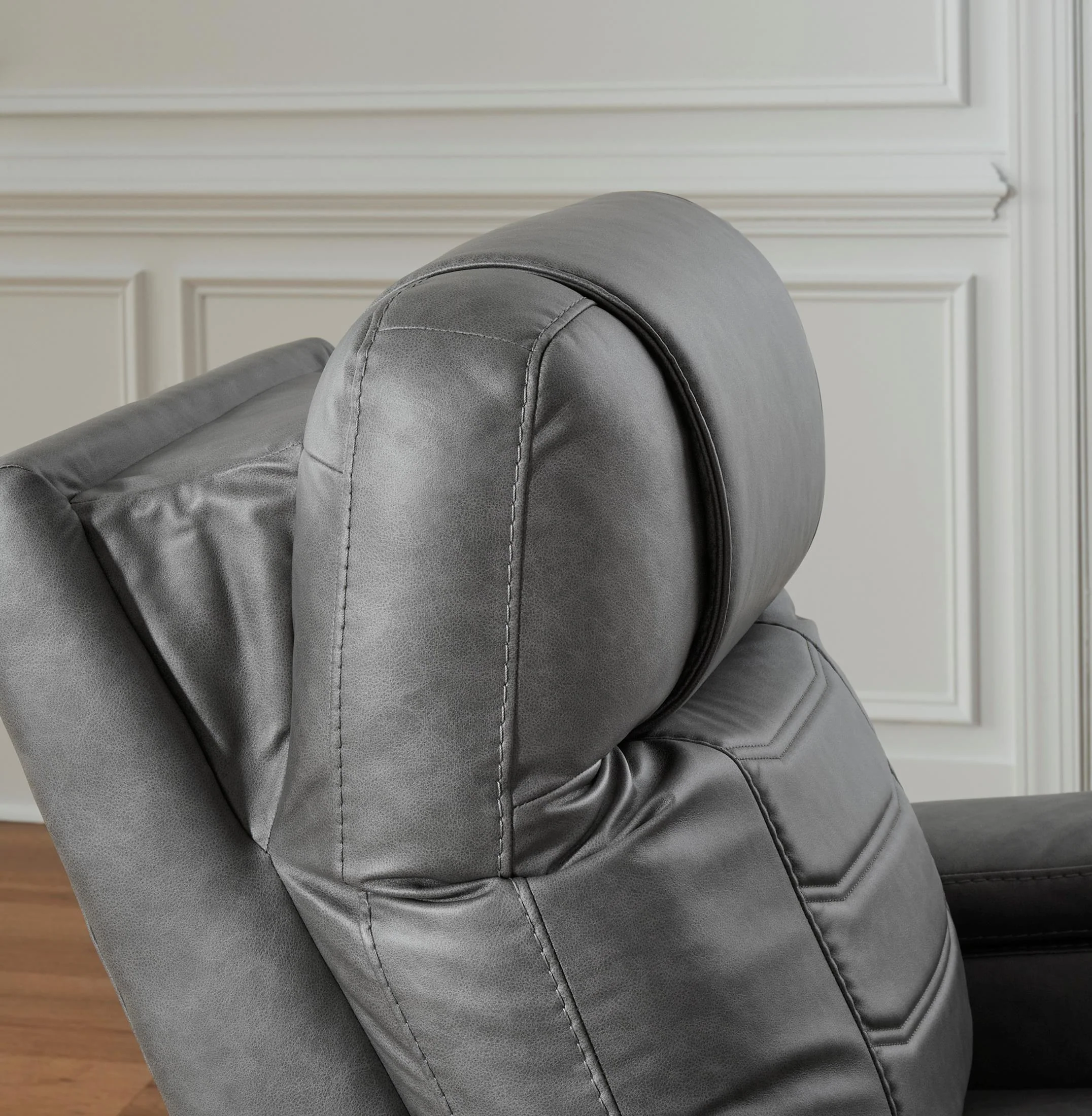 Schooner Rocks Power Recliner - Image 23