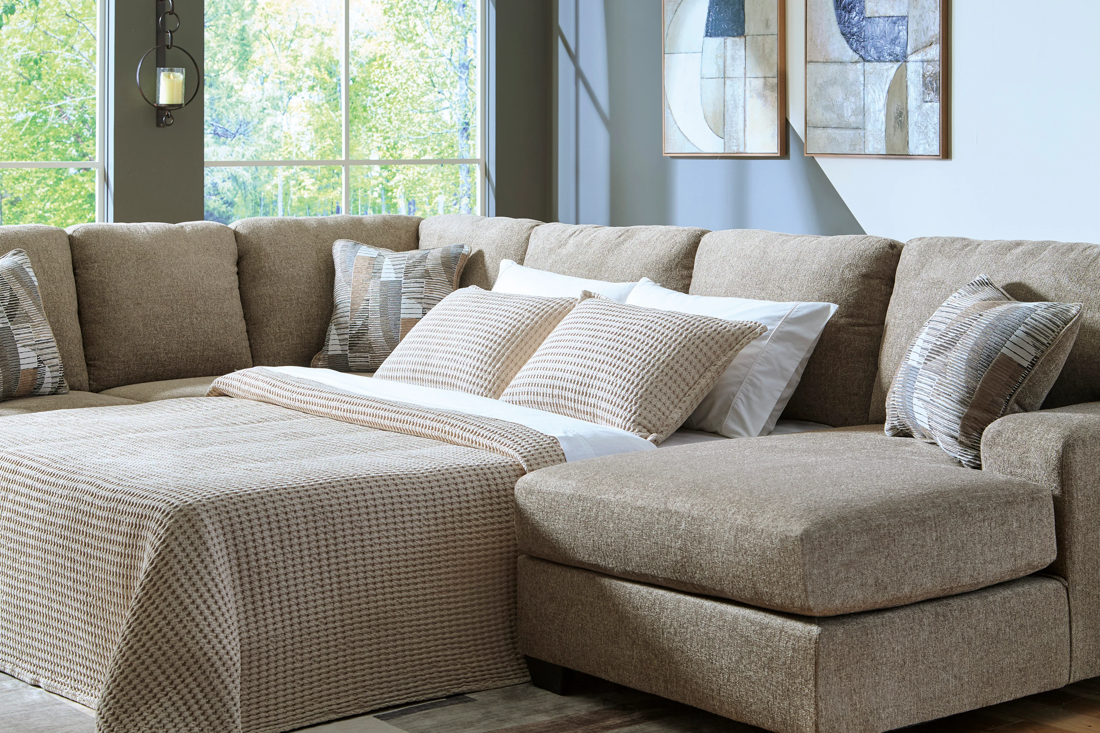 Newellen 3-Piece Right-Facing Sleeper Sectional with Chaise