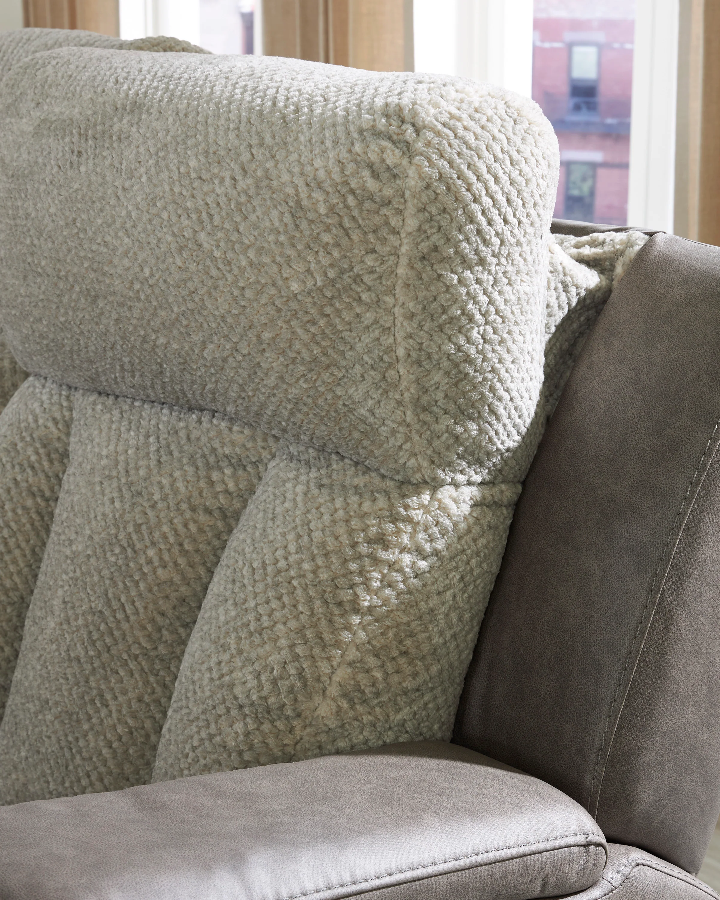 Stately Check Power Recliner - Image 7