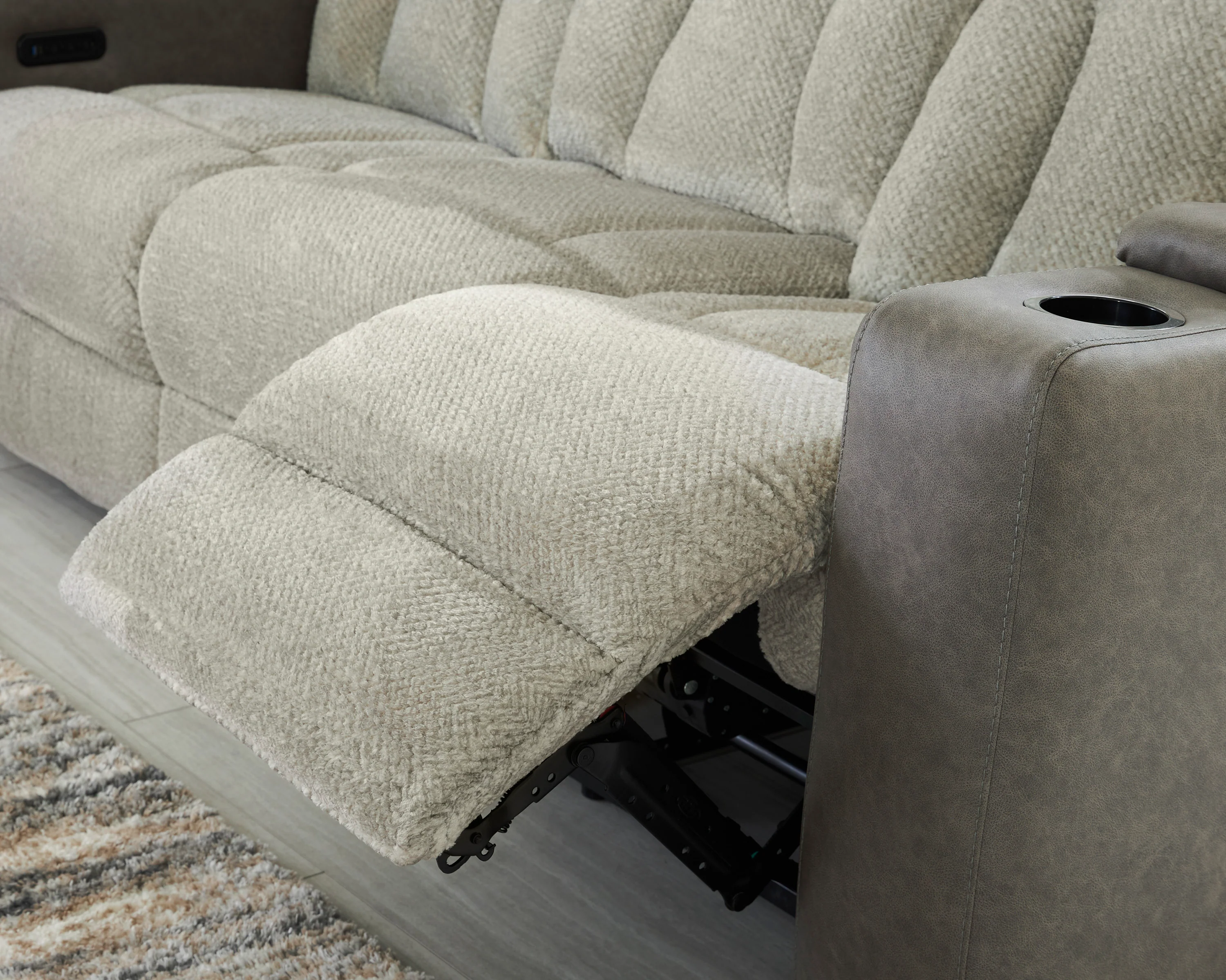 Stately Check Power Recliner - Image 8