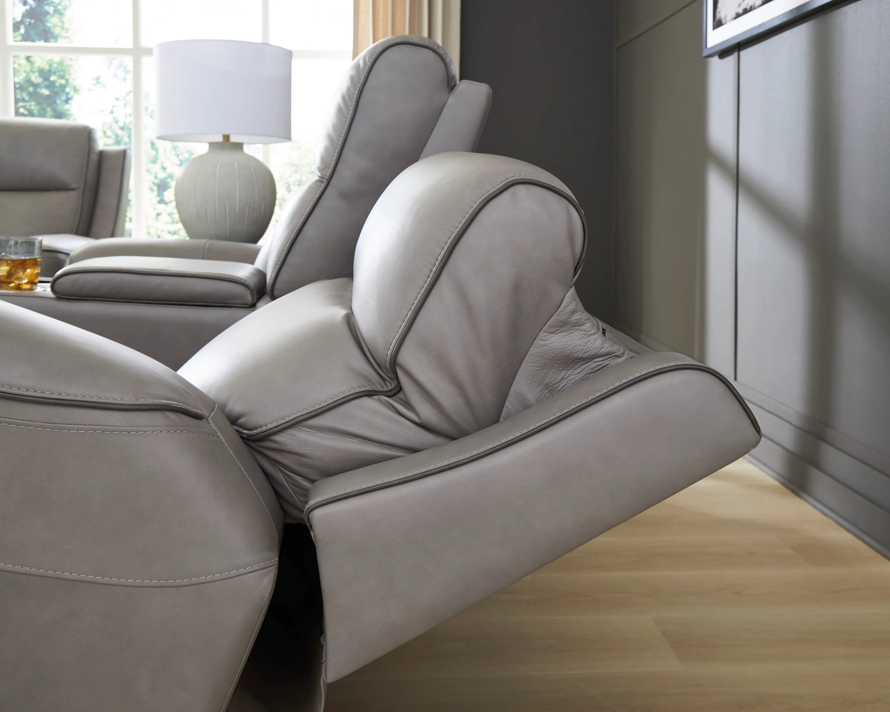 5Z-Relaxation Power Reclining Console Loveseat - Image 6