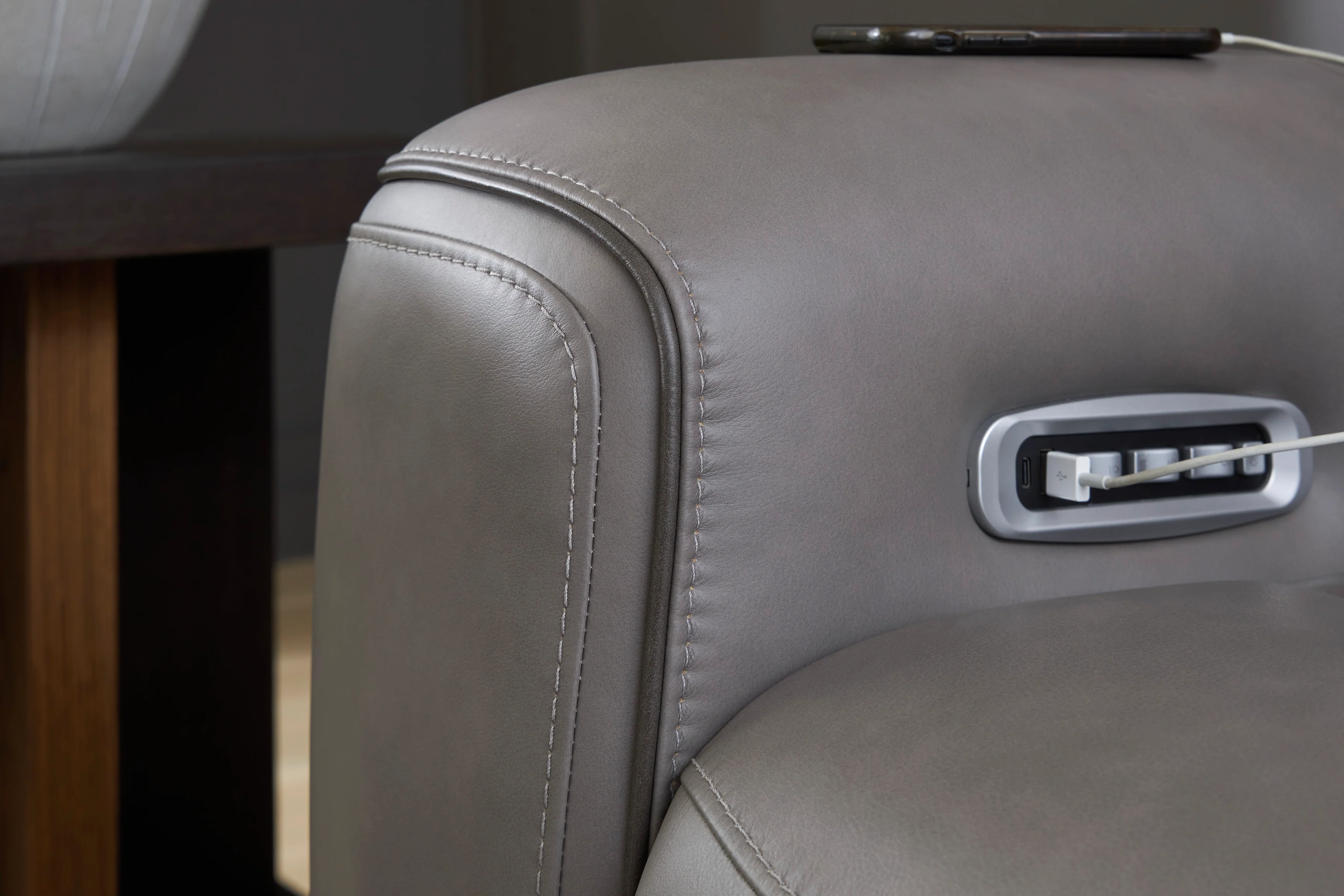 5Z-Relaxation Power Reclining Console Loveseat - Image 9