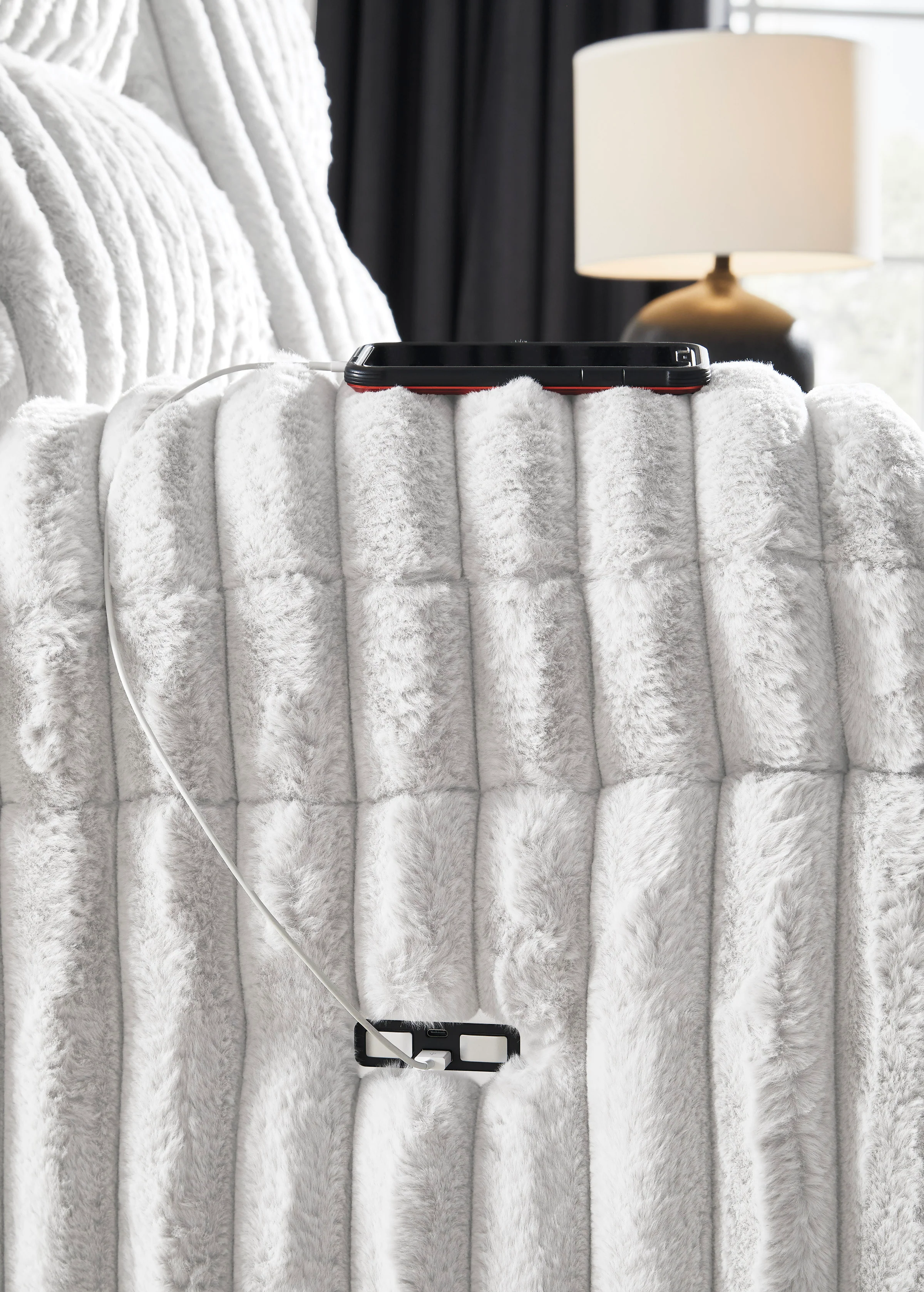 Technique Double Reclining Power Loveseat with Console - Image 7