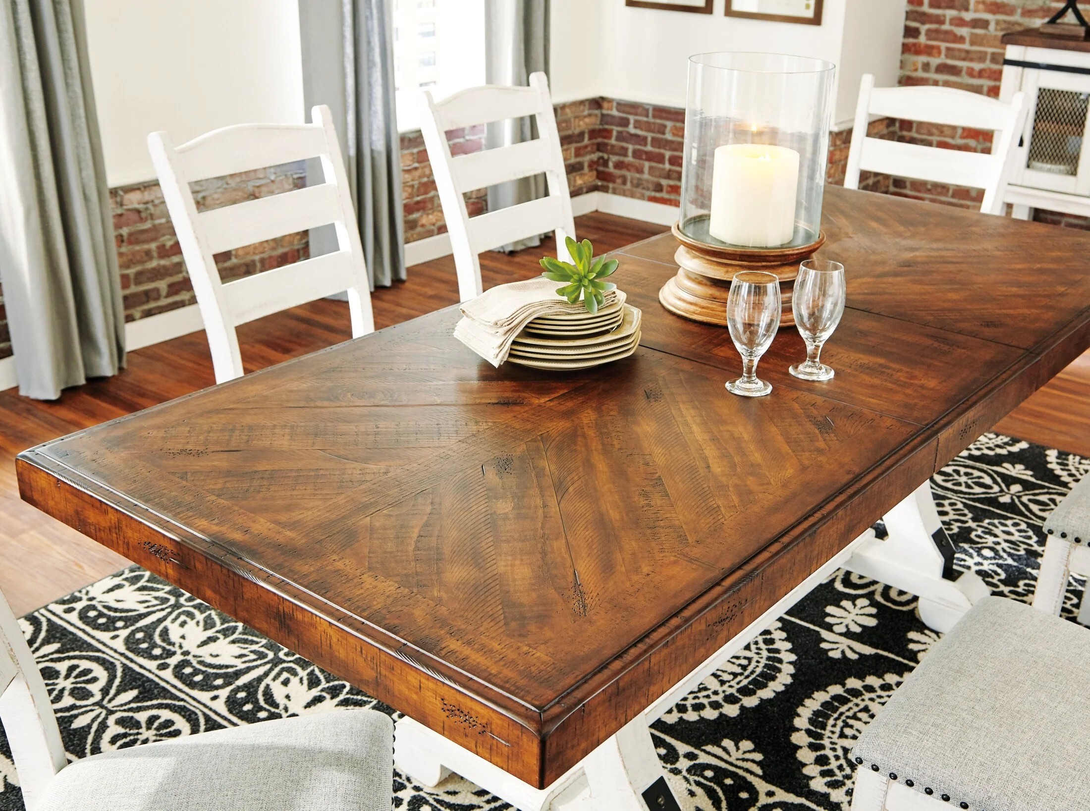 Valebeck Dining Table - Image 4